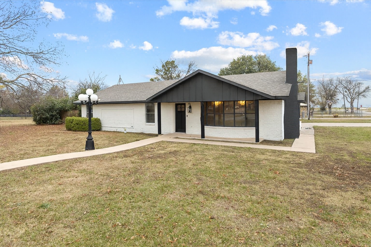 312 E Cottonwood Street Leonard TX 75452