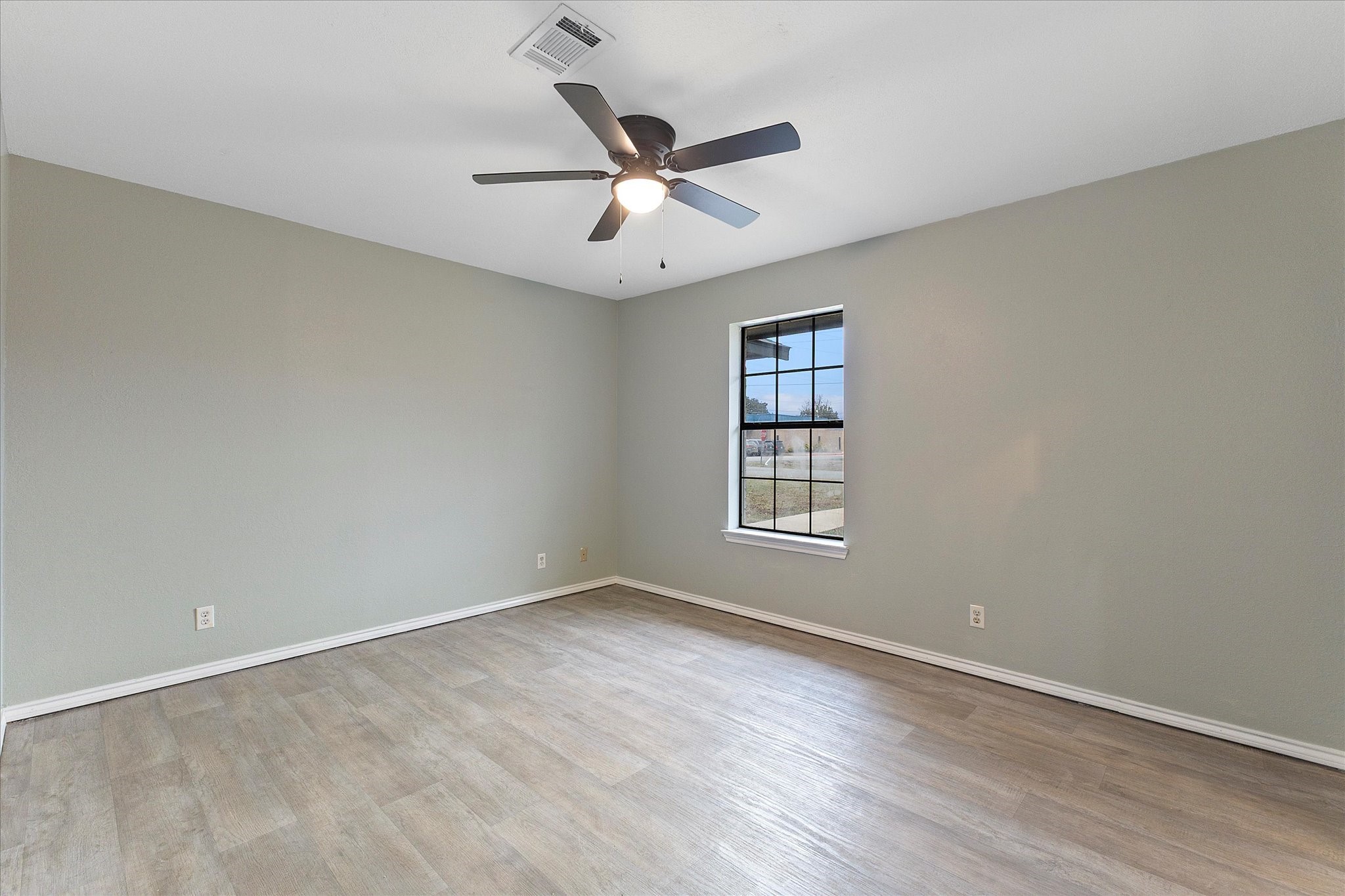 312 E Cottonwood Street Leonard TX 75452