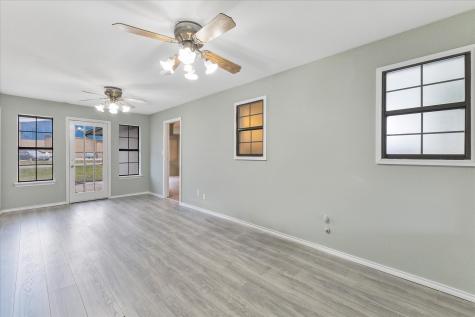 312 E Cottonwood Street Leonard TX 75452