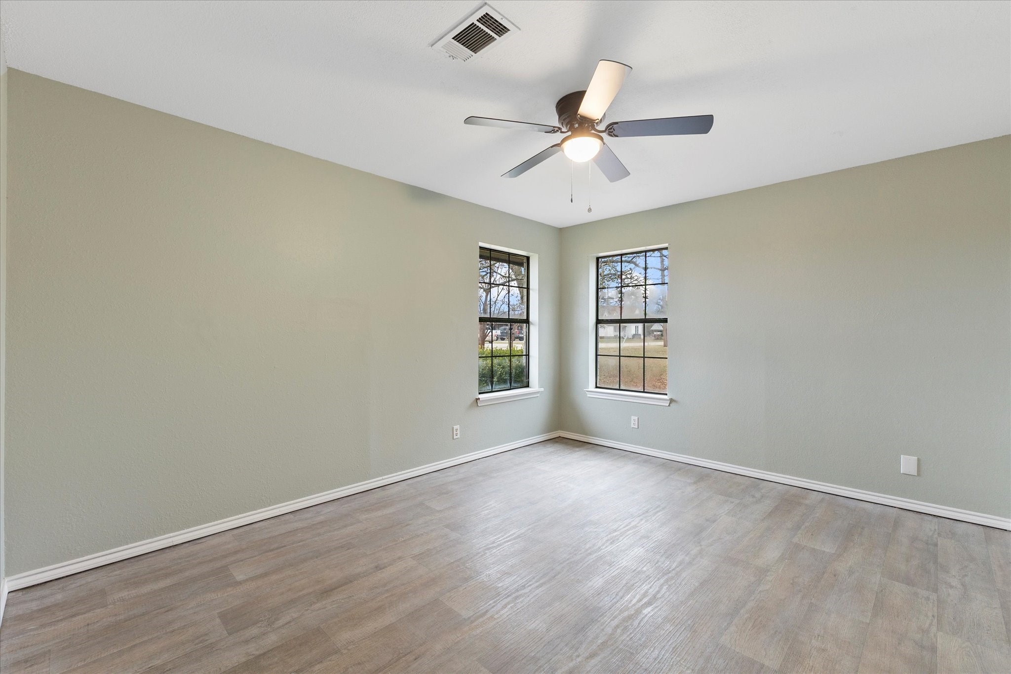 312 E Cottonwood Street Leonard TX 75452