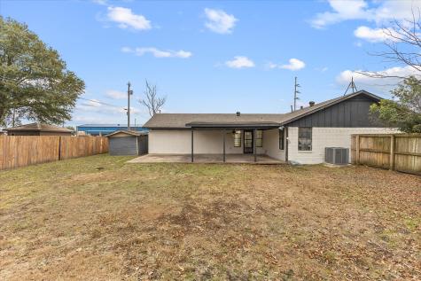 312 E Cottonwood Street Leonard TX 75452
