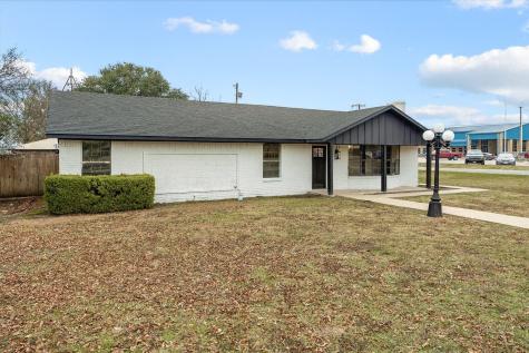312 E Cottonwood Street Leonard TX 75452