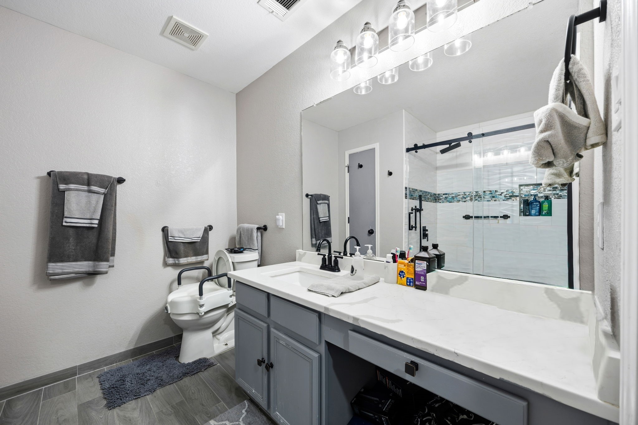 2464 Silverado Trail Grand Prairie TX 75052