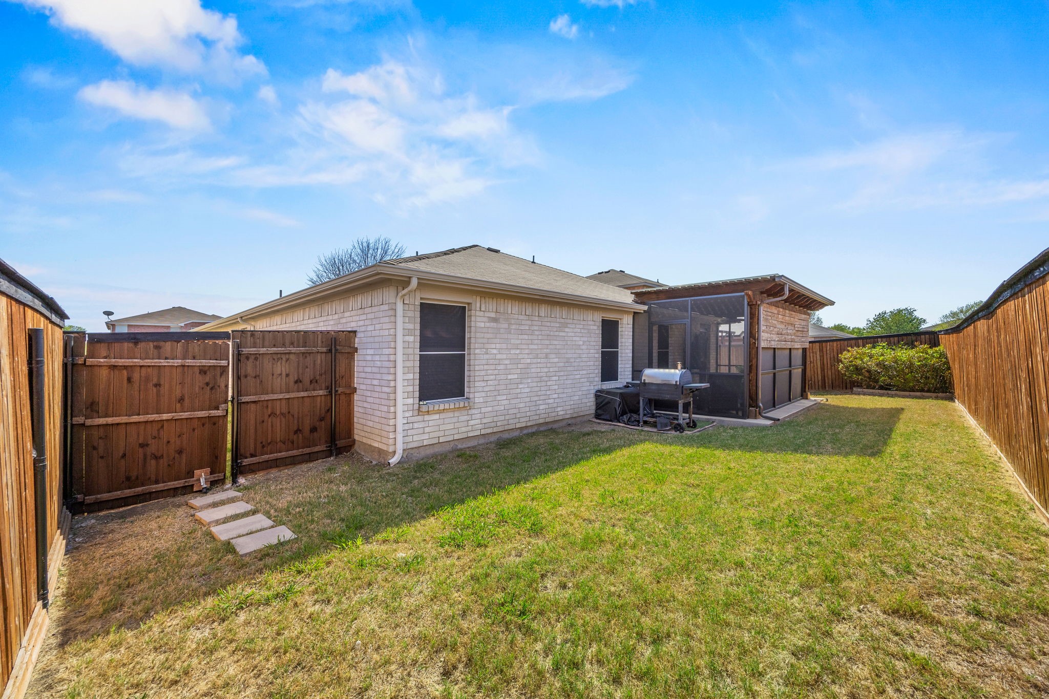 2464 Silverado Trail Grand Prairie TX 75052