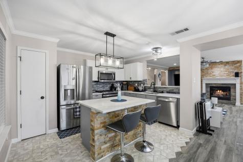 2464 Silverado Trail Grand Prairie TX 75052