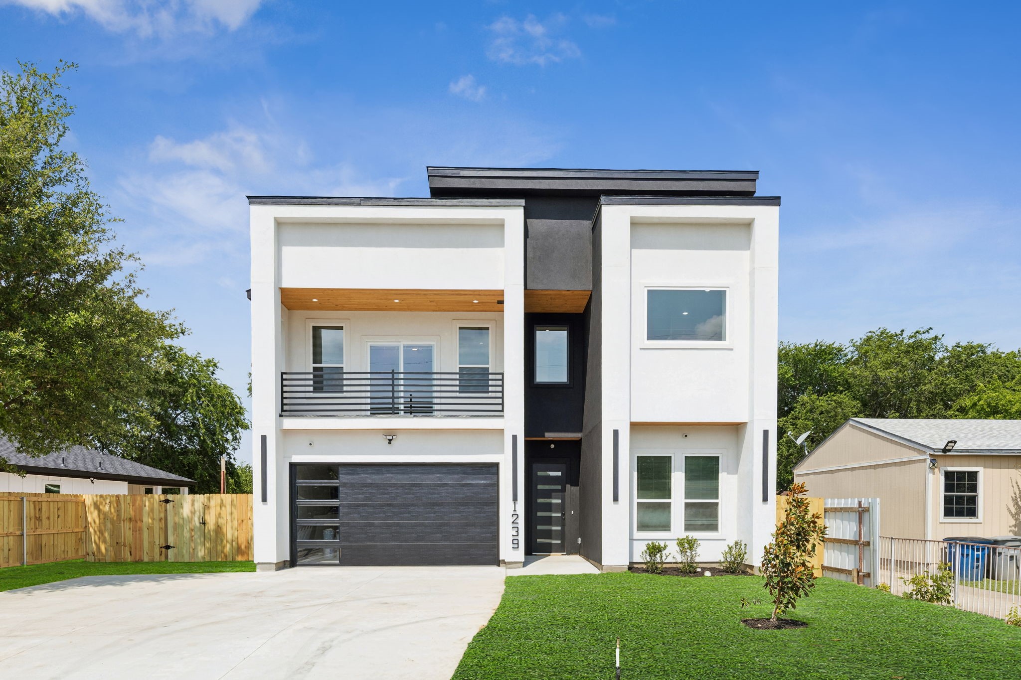 1239 N Tillery Avenue Dallas TX 75211