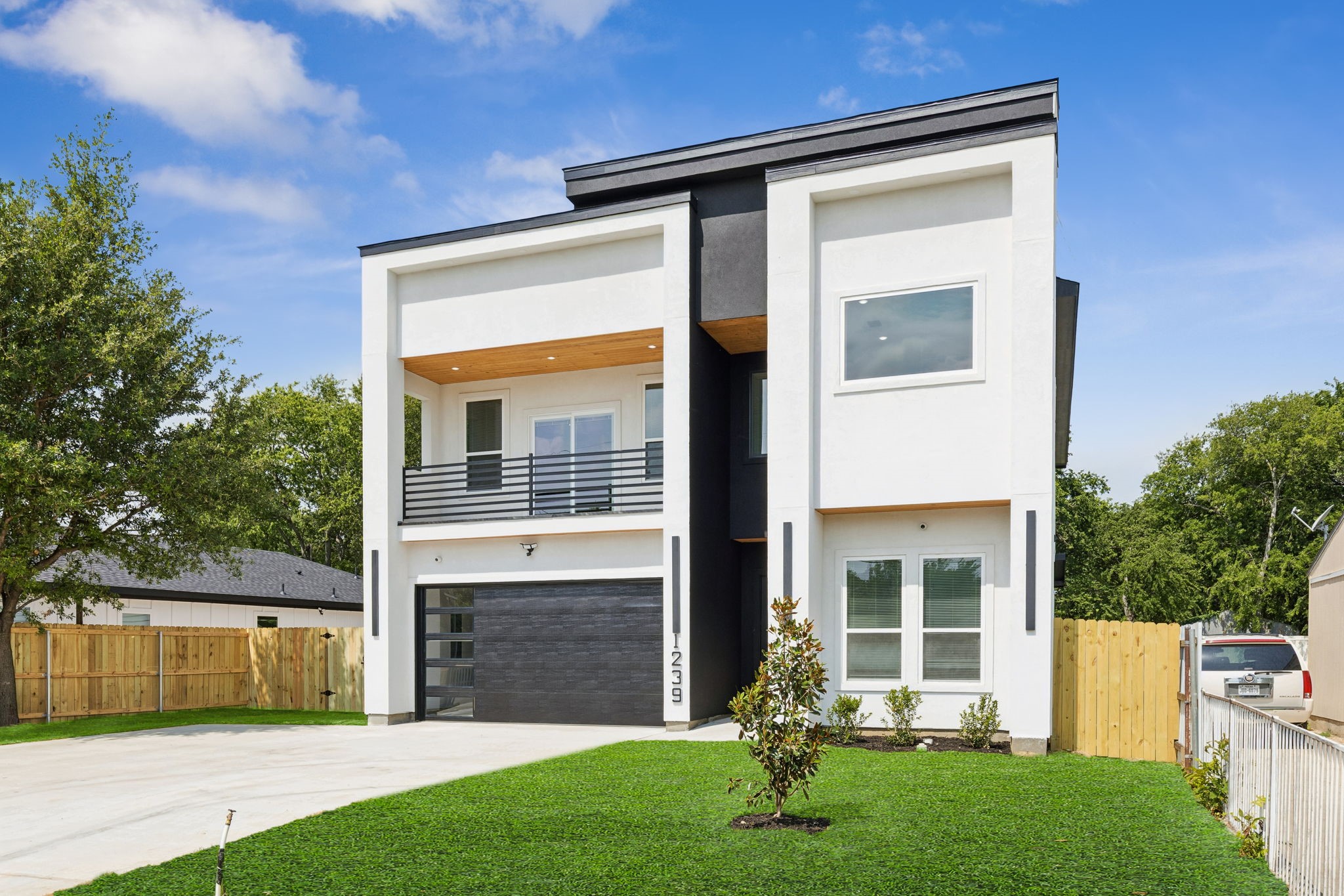 1239 N Tillery Avenue Dallas TX 75211