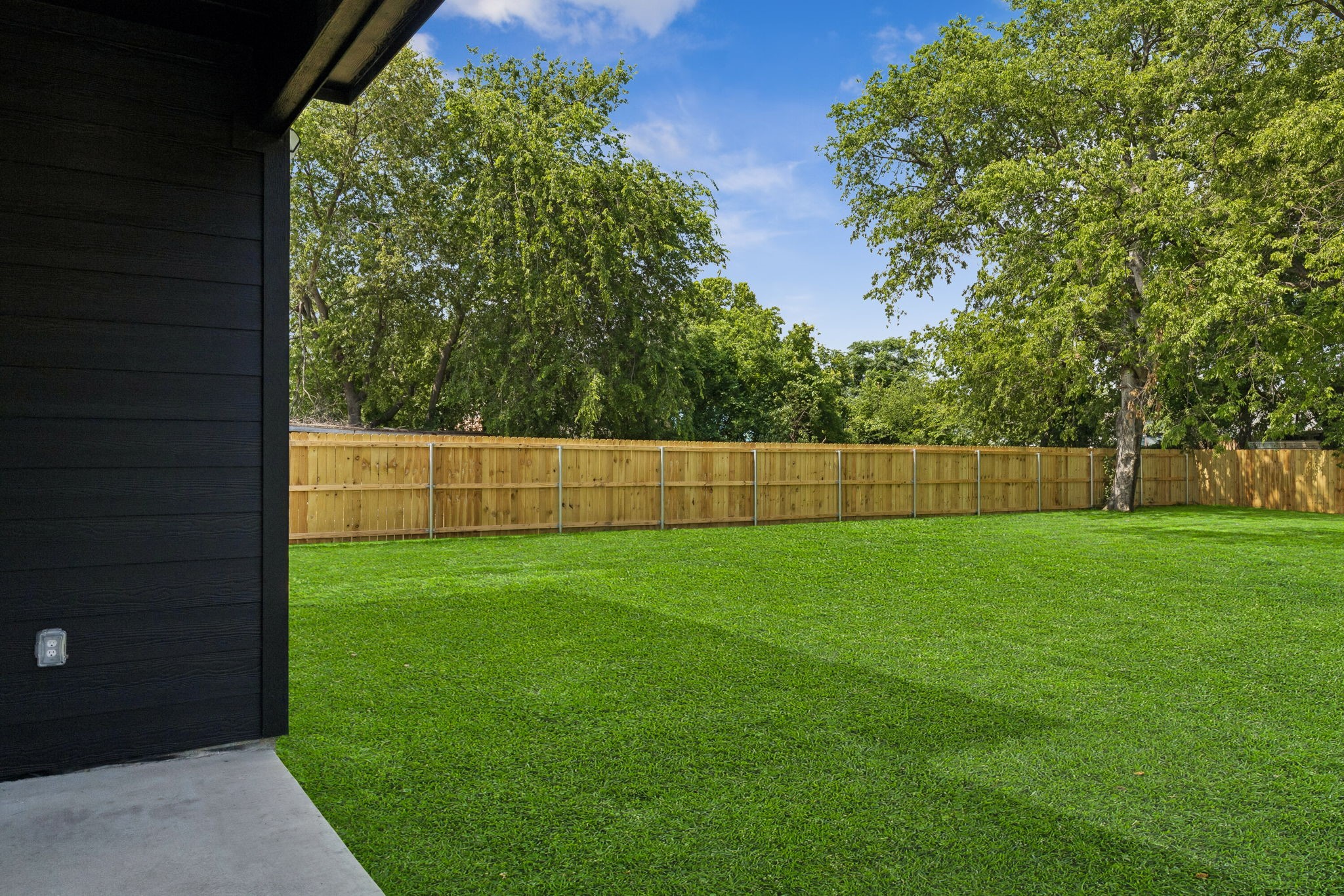 1239 N Tillery Avenue Dallas TX 75211