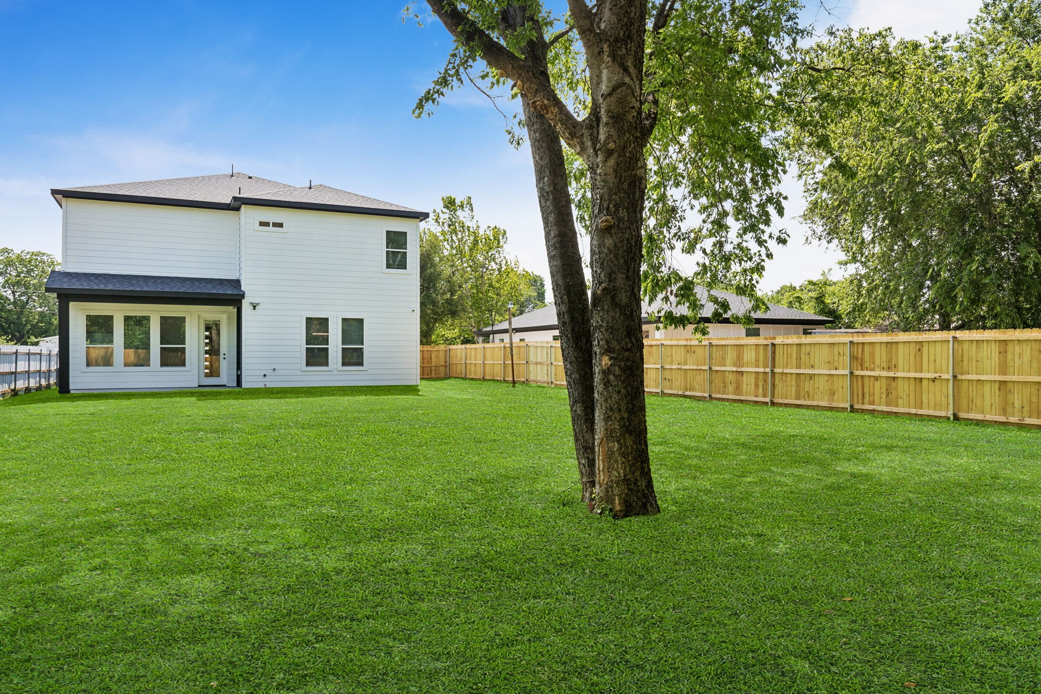 1239 N Tillery Avenue Dallas TX 75211