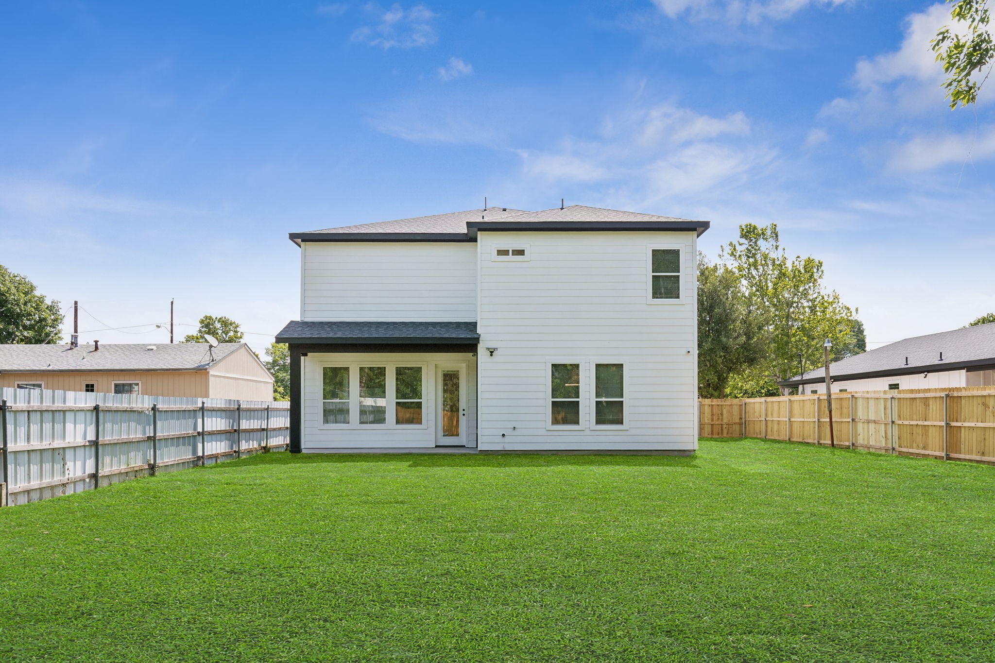 1239 N Tillery Avenue Dallas TX 75211