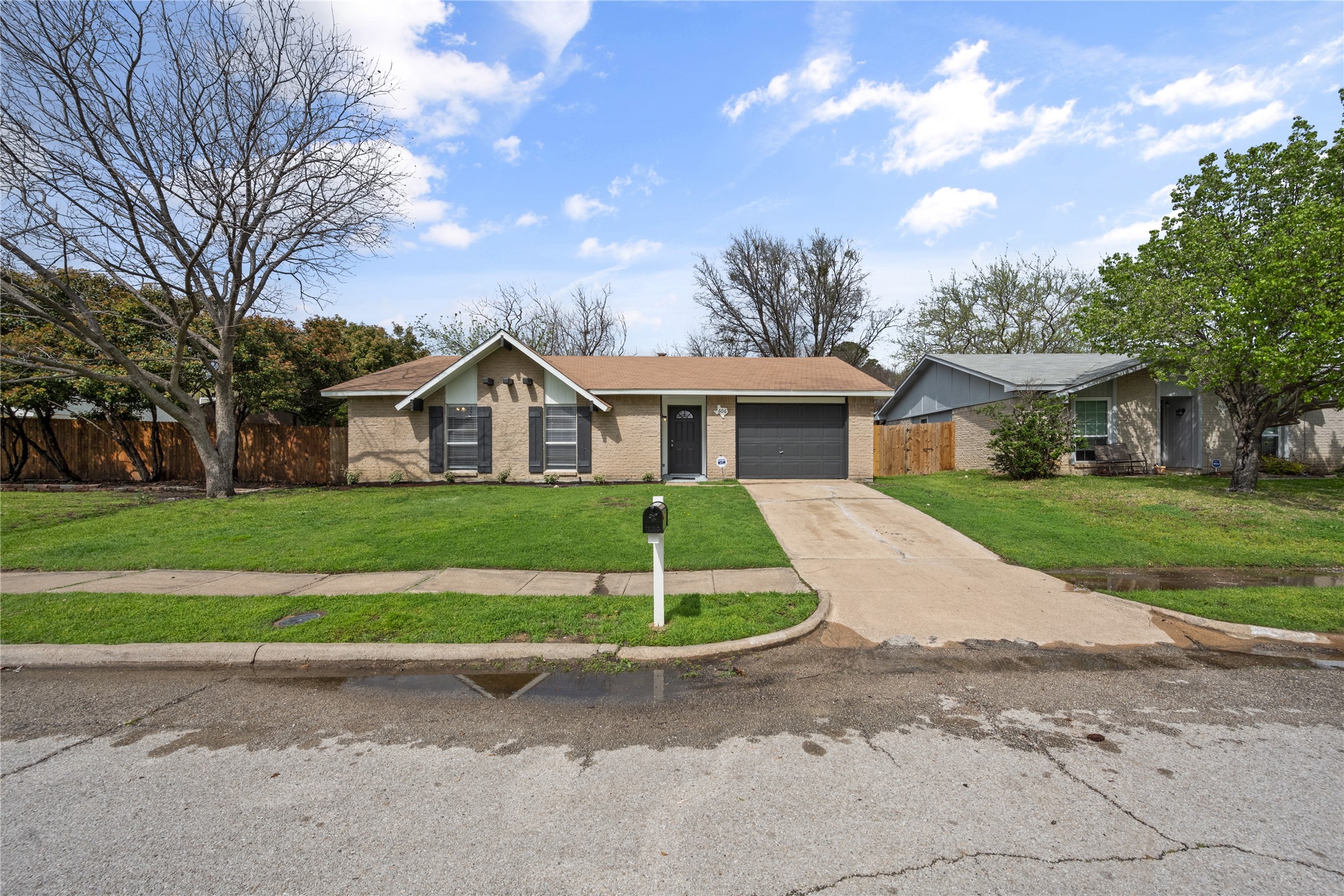 606 S Holiday Drive Grand Prairie TX 75052