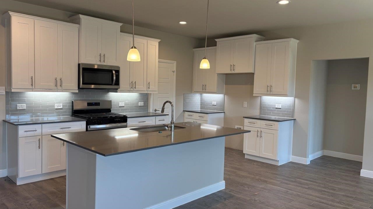 4213 Cornerstone Circle Granbury TX 76048