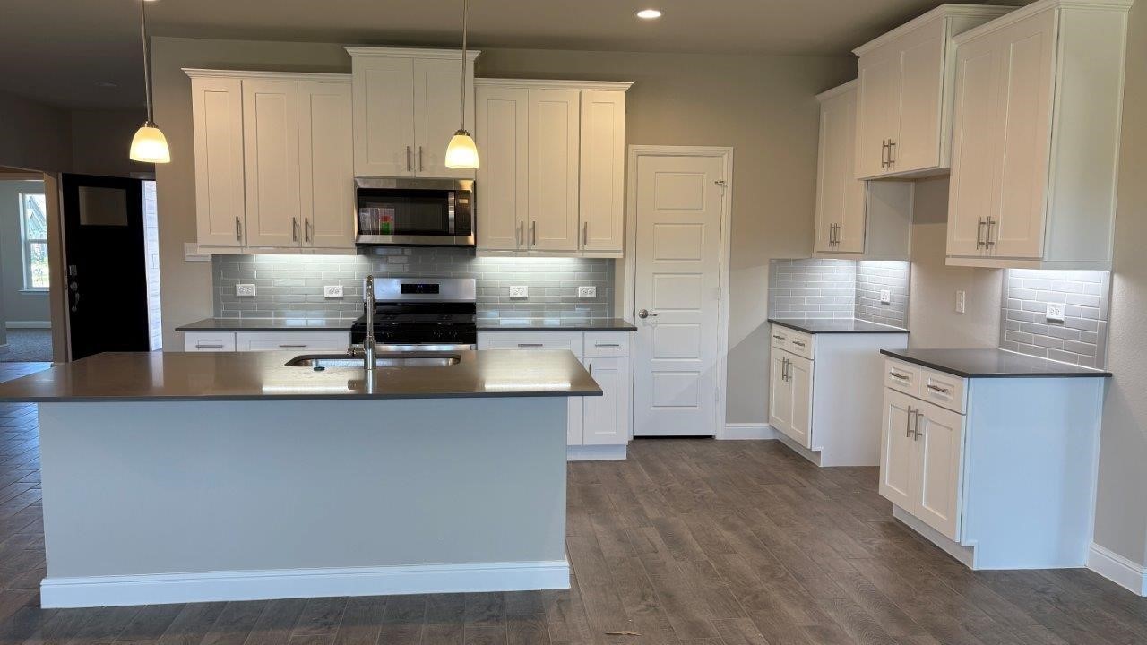 4213 Cornerstone Circle Granbury TX 76048