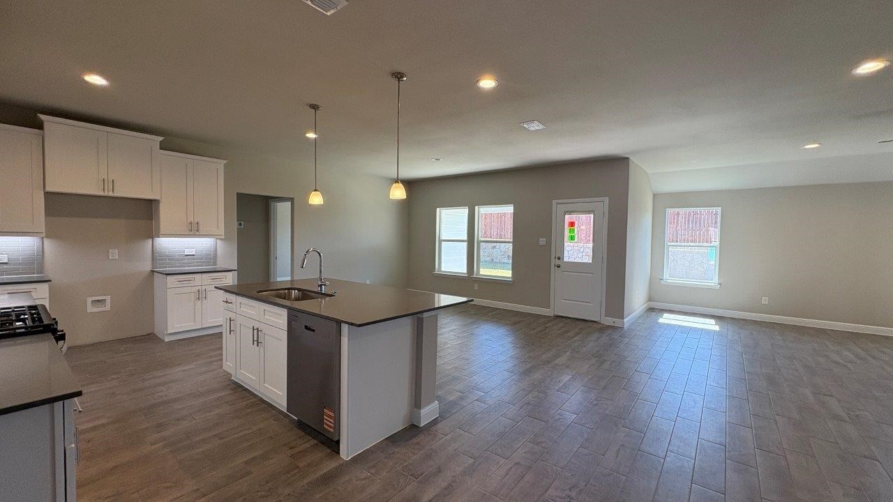 4213 Cornerstone Circle Granbury TX 76048