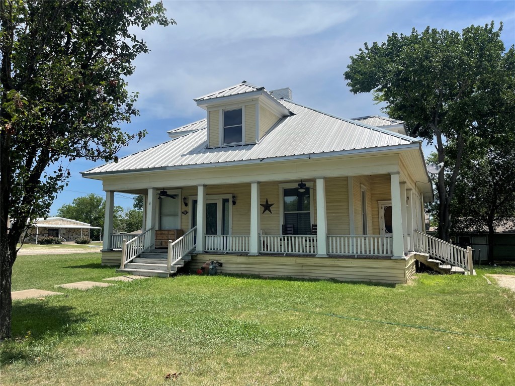 106 N Aquilla Street Itasca TX 76055
