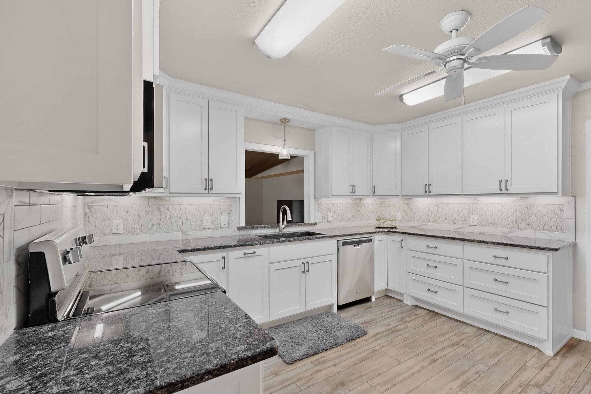 623 S Harbor Court Granbury TX 76048