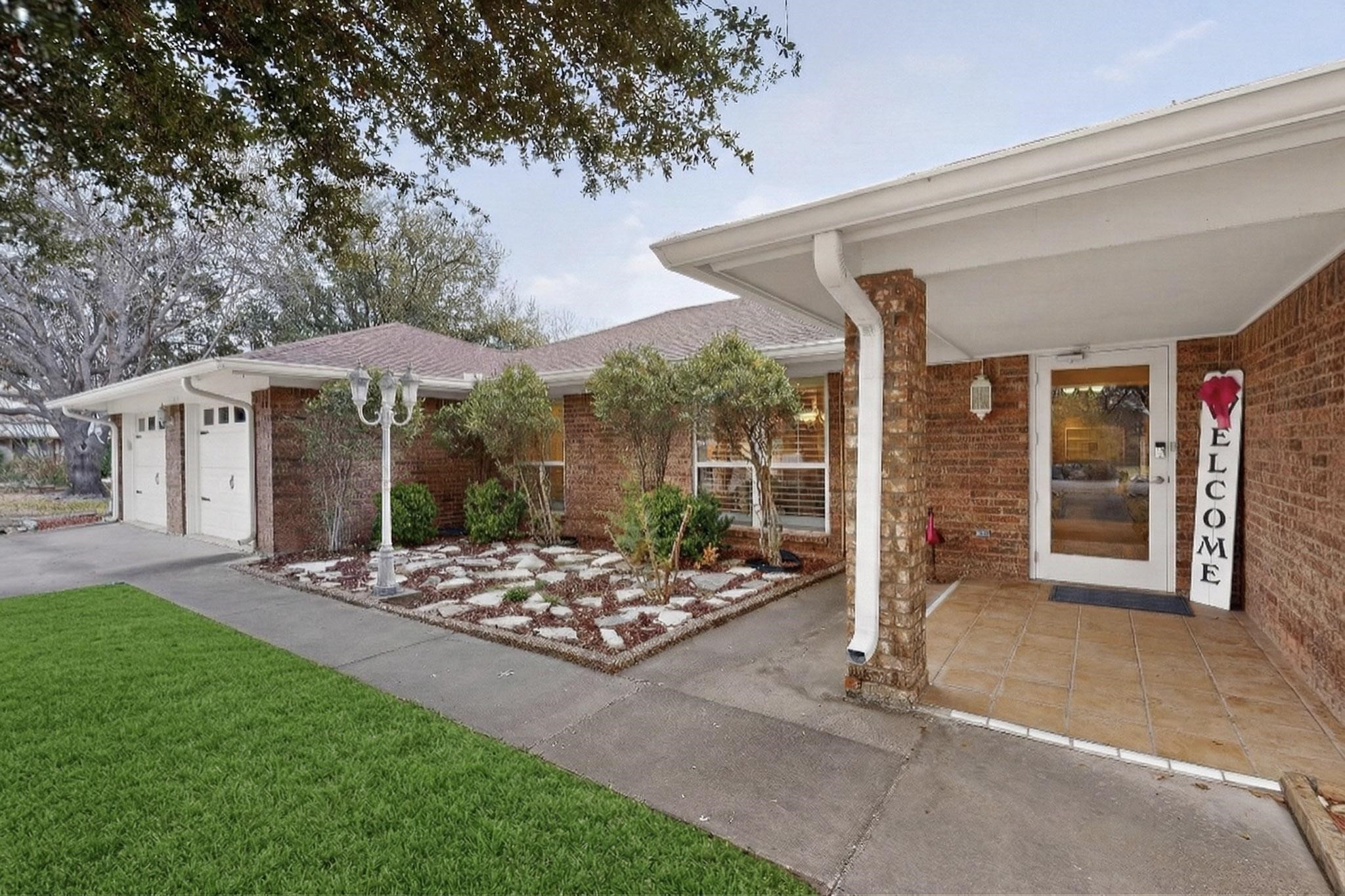 623 S Harbor Court Granbury TX 76048