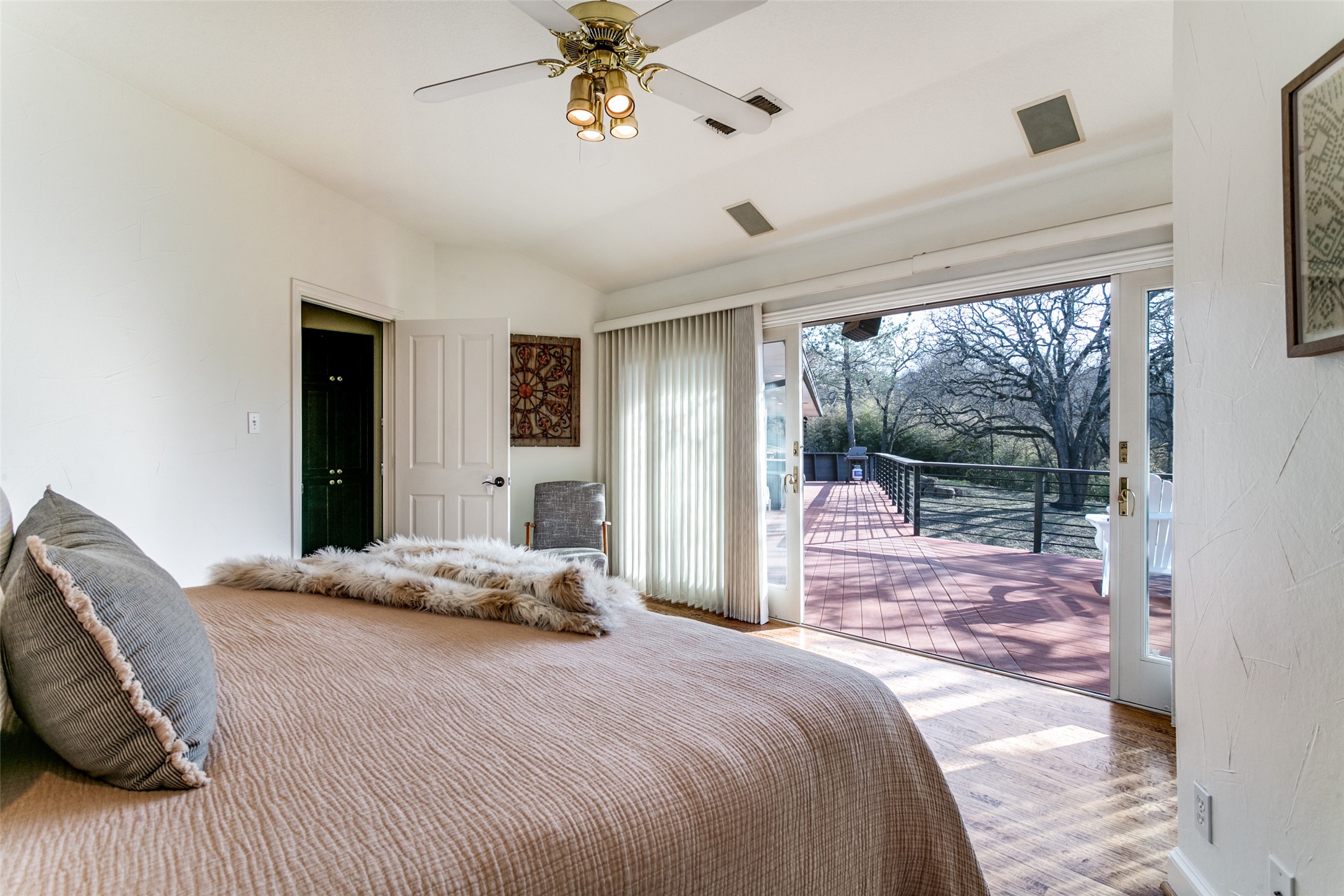 26 Horseshoe Drive Highland Village TX 75077