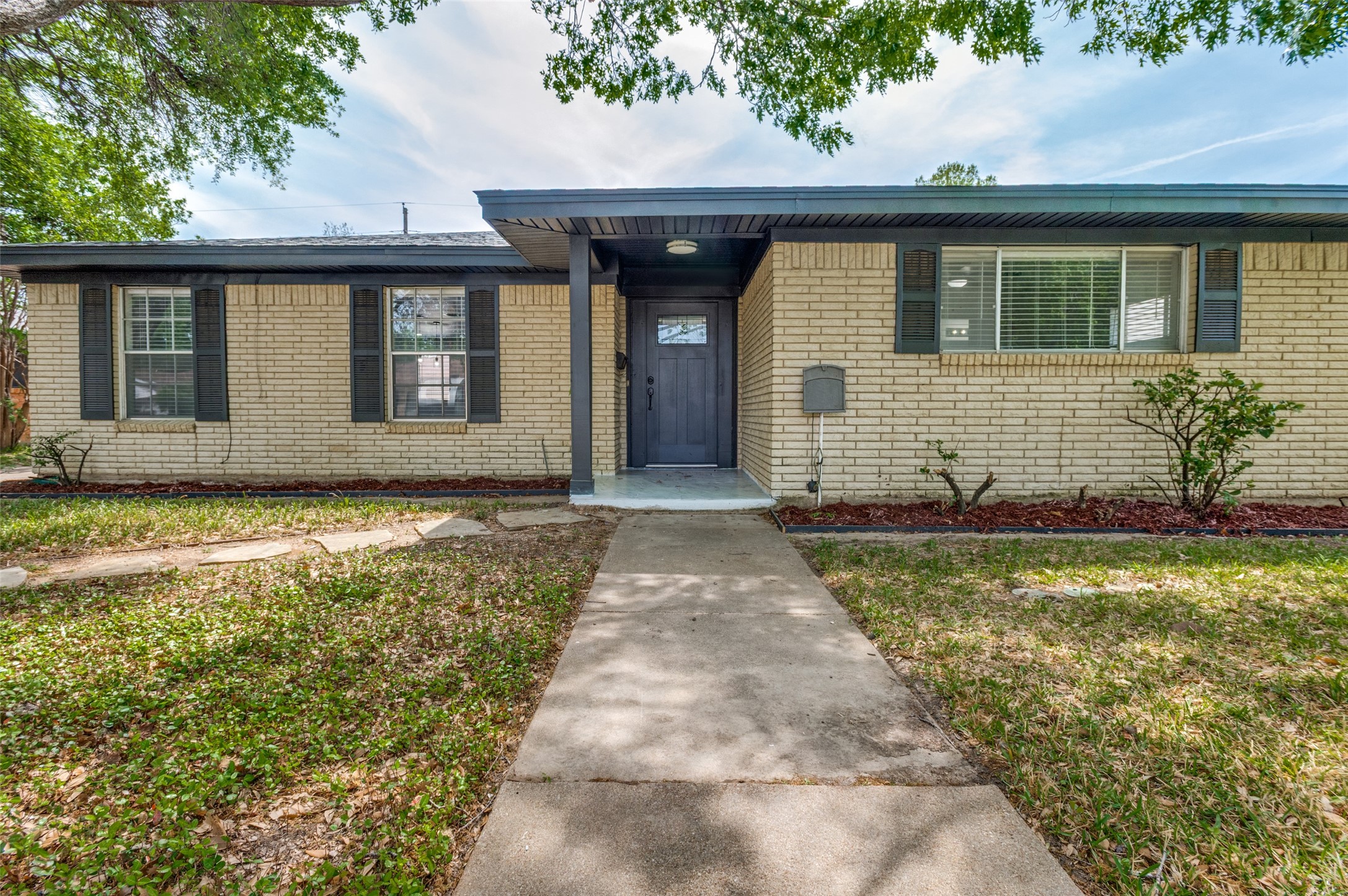 2106 Benjamin Road Irving TX 75060