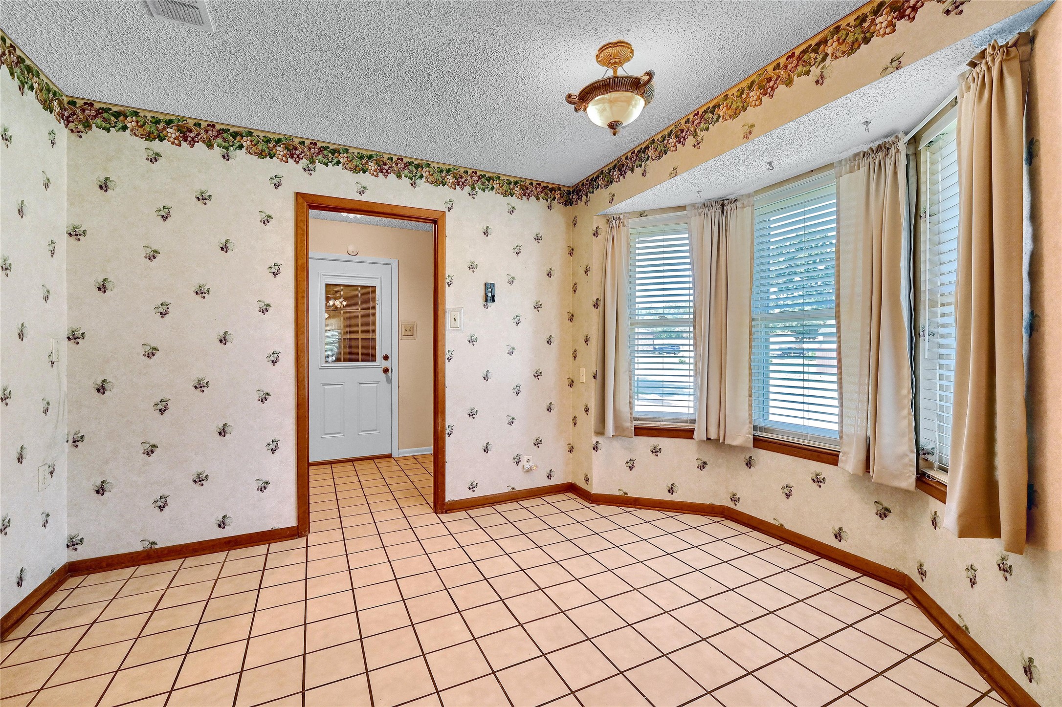 2712 Regal Drive Denison TX 75020