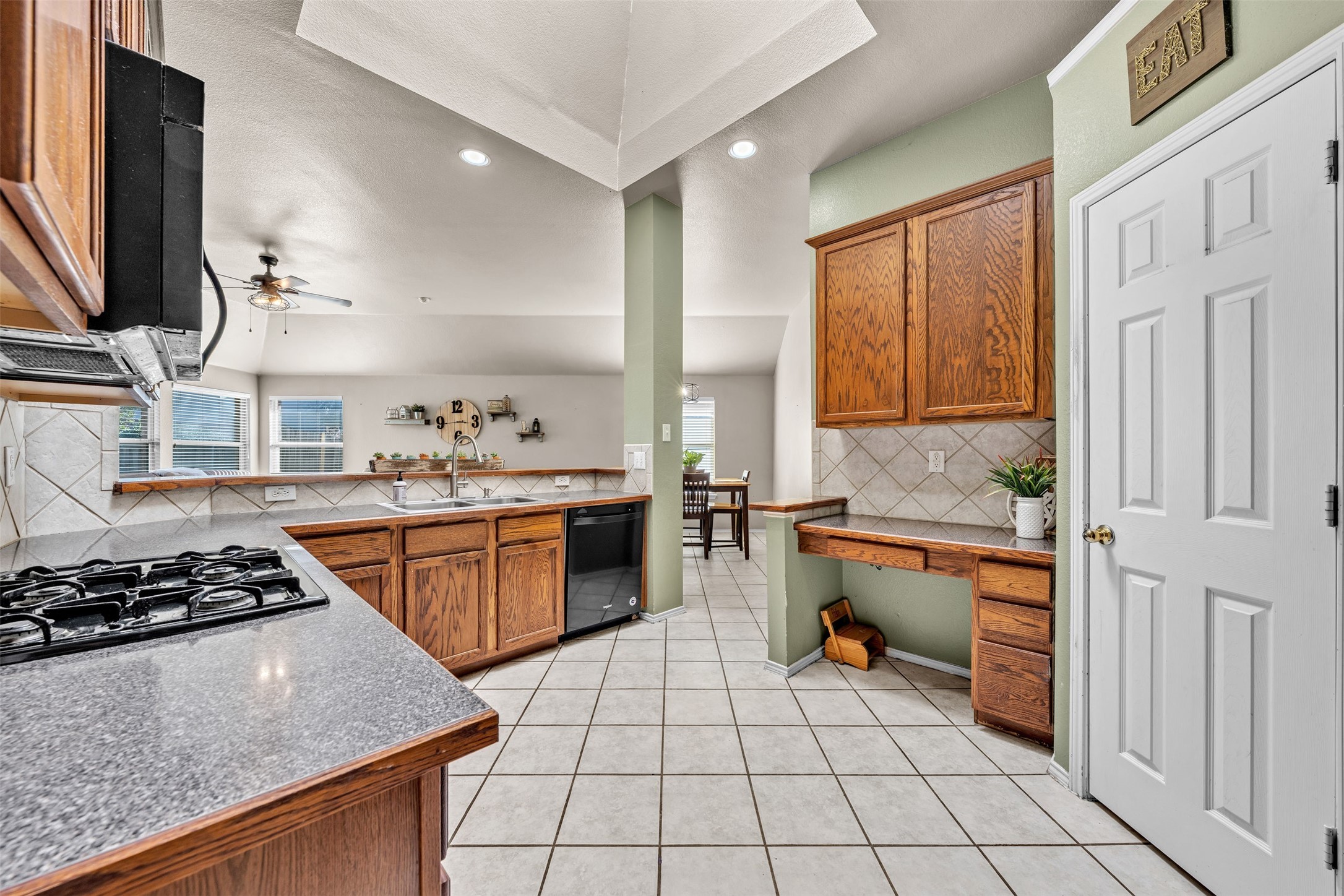 704 Dickerson Lane Mansfield TX 76063