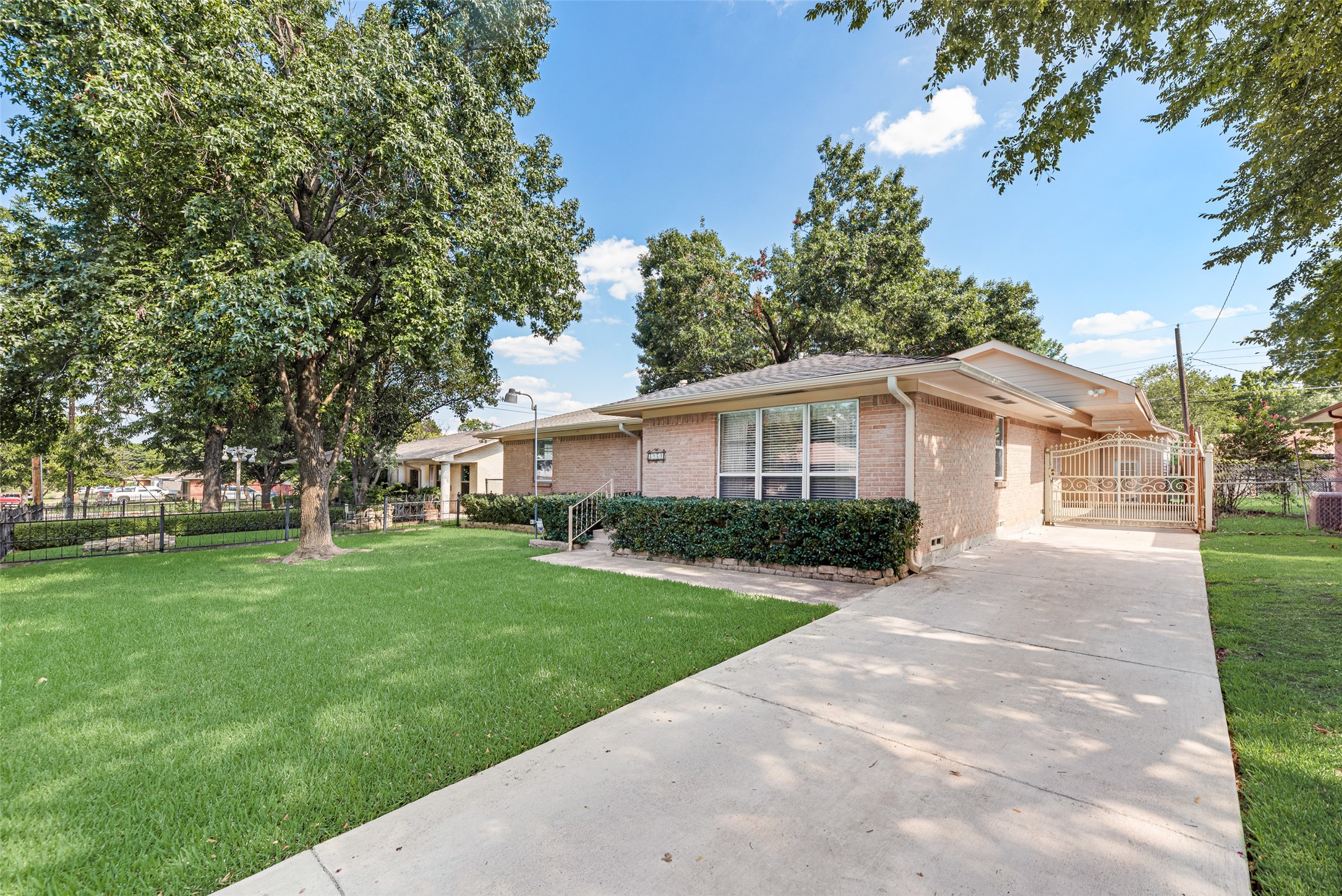 8960 Rosecliff Drive Dallas TX 75217