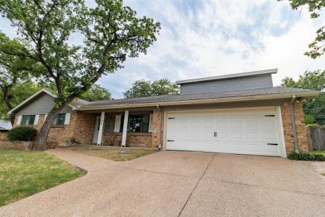 136 Stonegate Court Bedford TX 76022