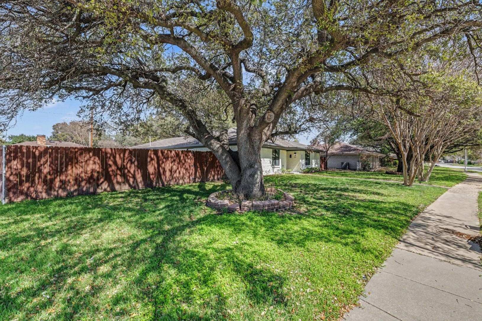 3127 Merrell Road Dallas TX 75229