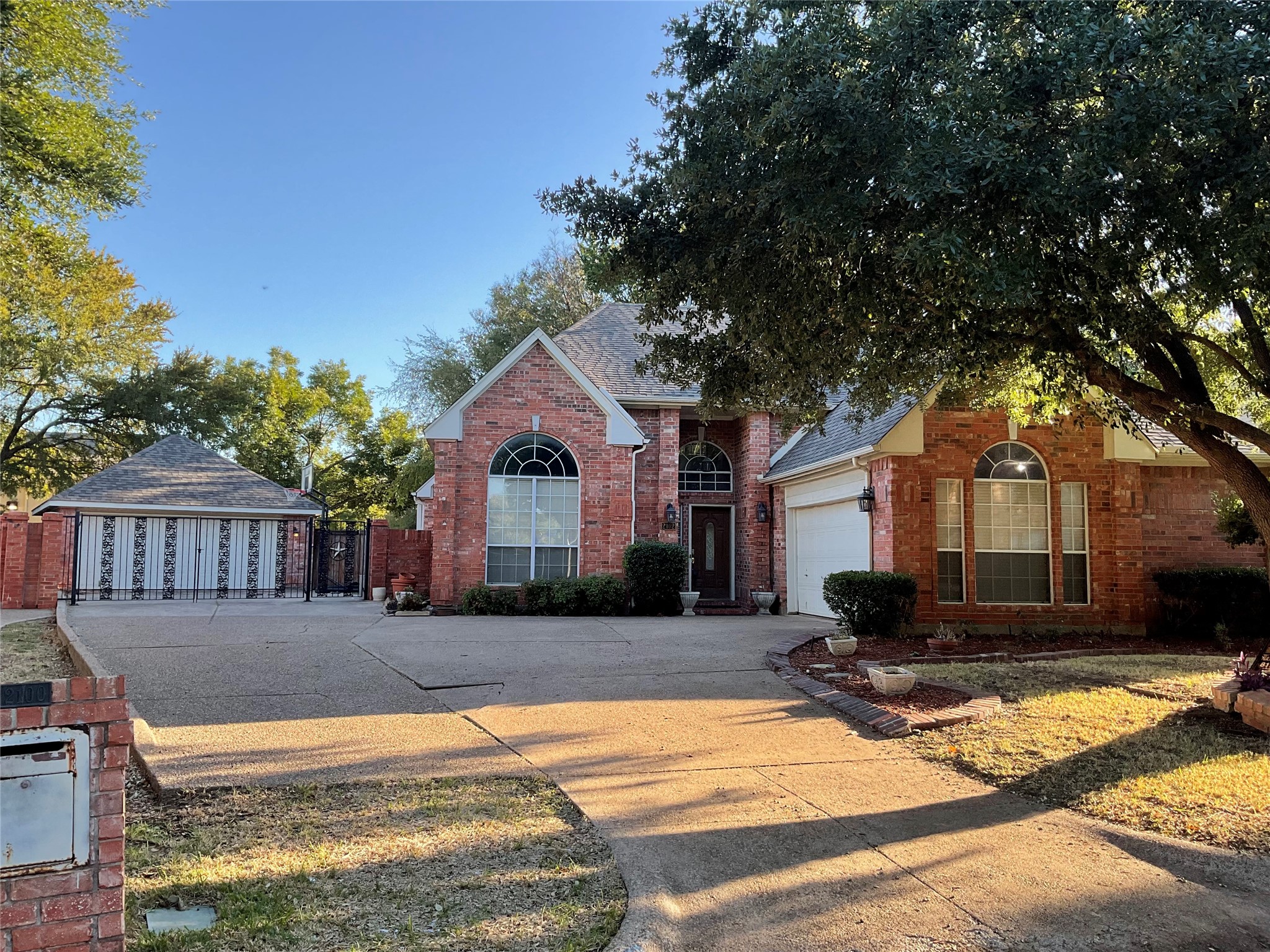 2102 Hunter Place Lane Arlington TX 76006