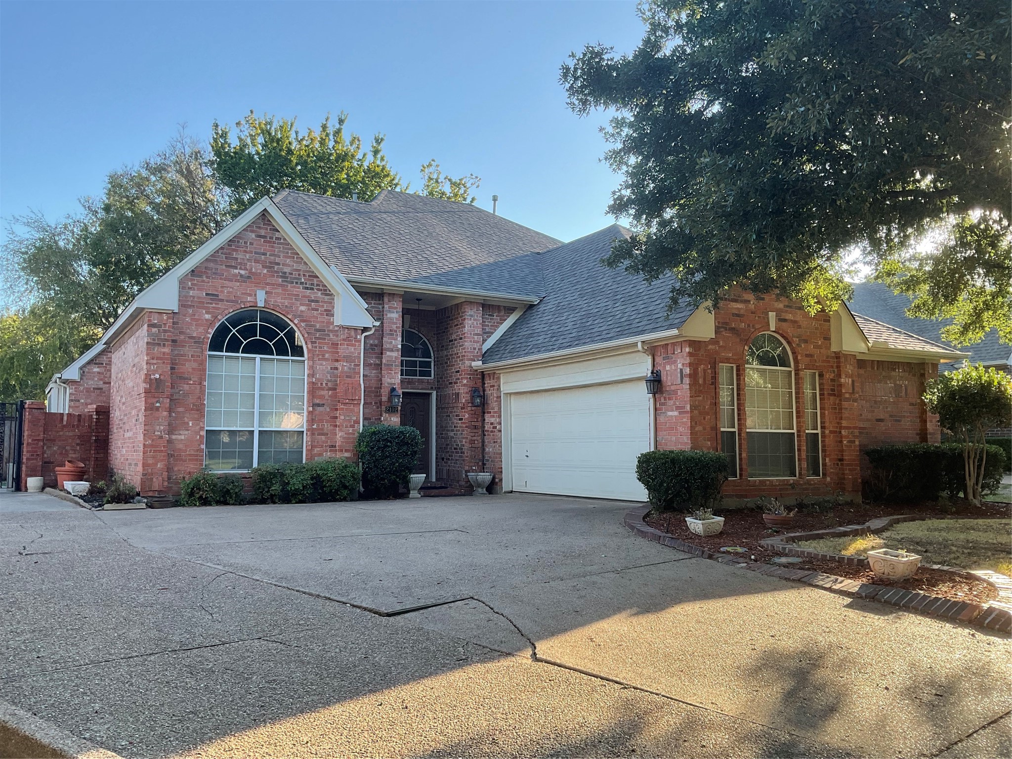 2102 Hunter Place Lane Arlington TX 76006