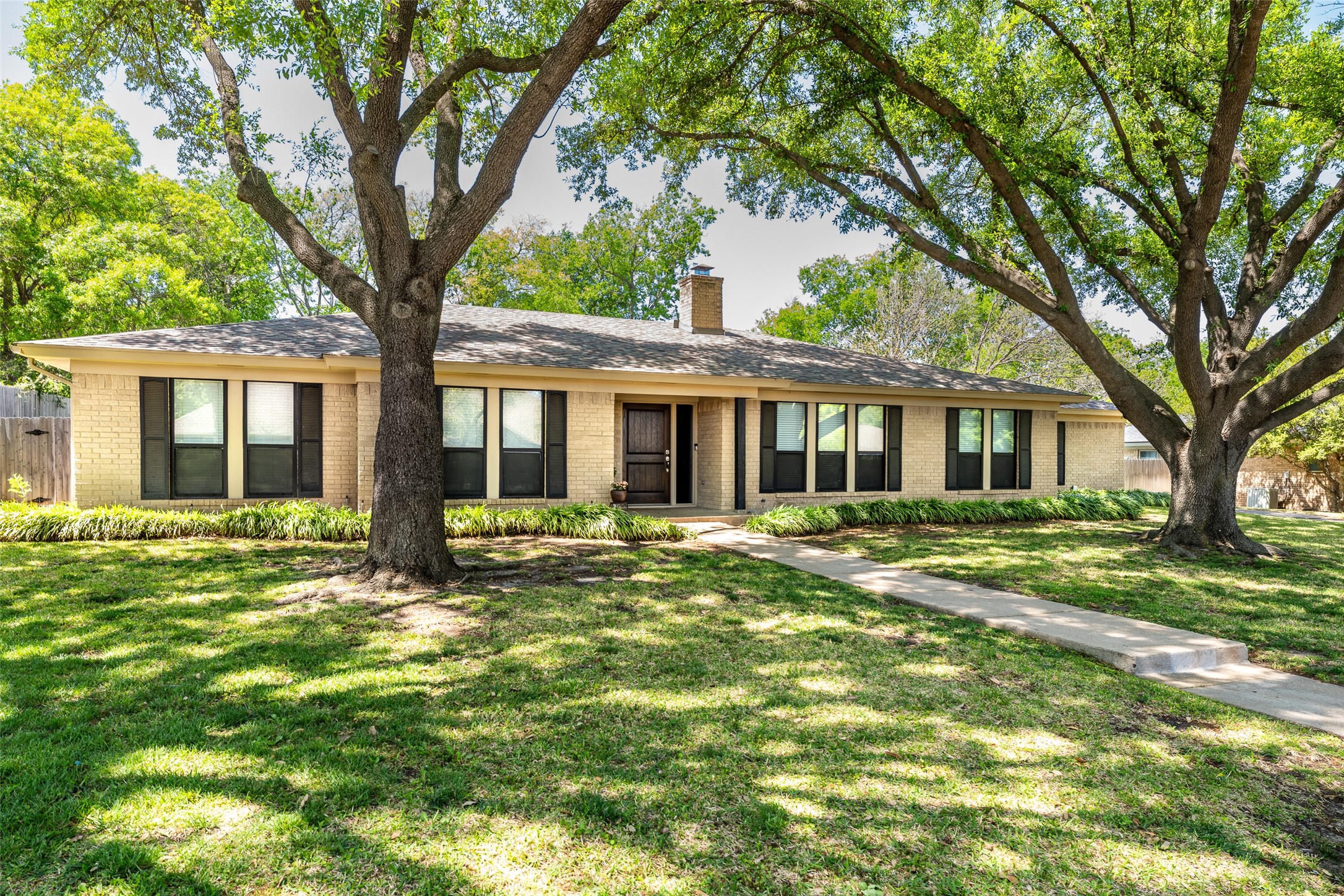 4204 Winding Way Benbrook TX 76126