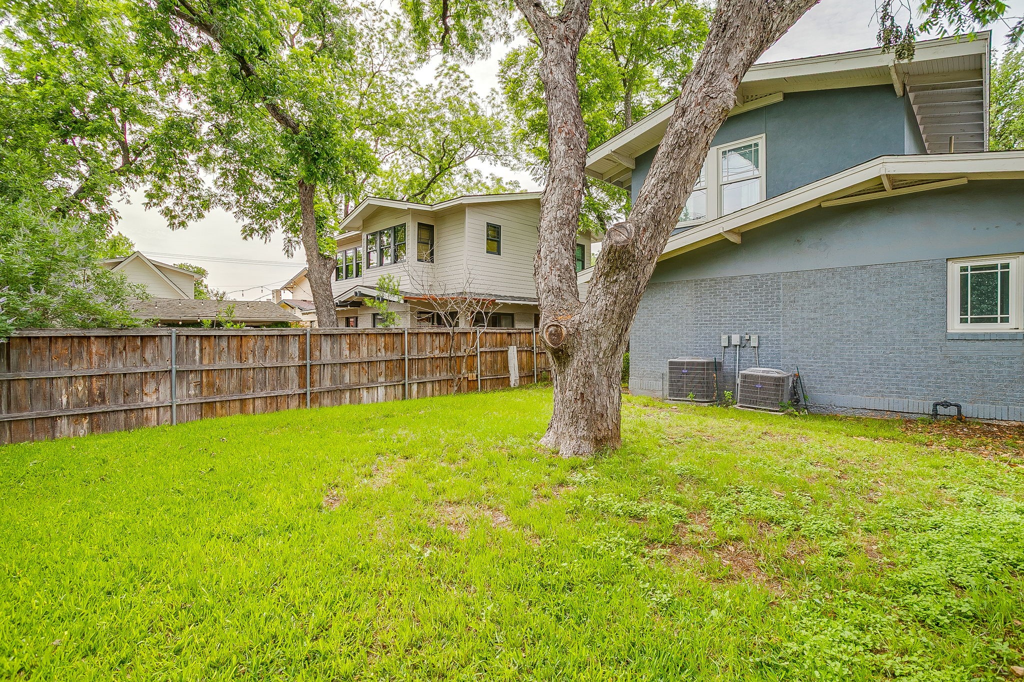 2208 Mistletoe Avenue Fort Worth TX 76110