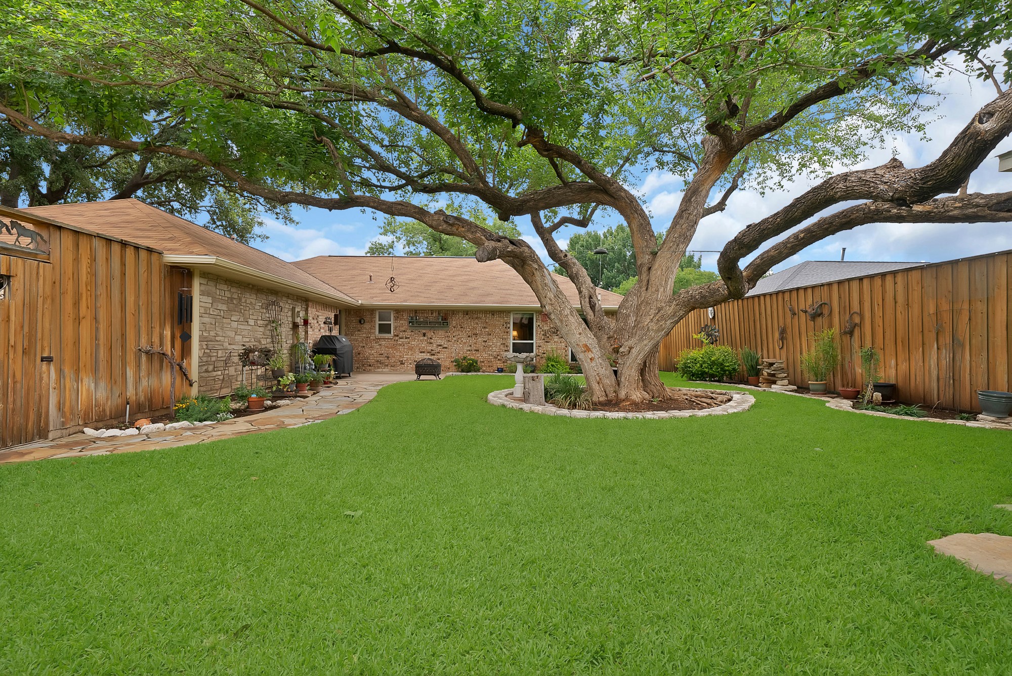 1600 Delaford Drive Carrollton TX 75007