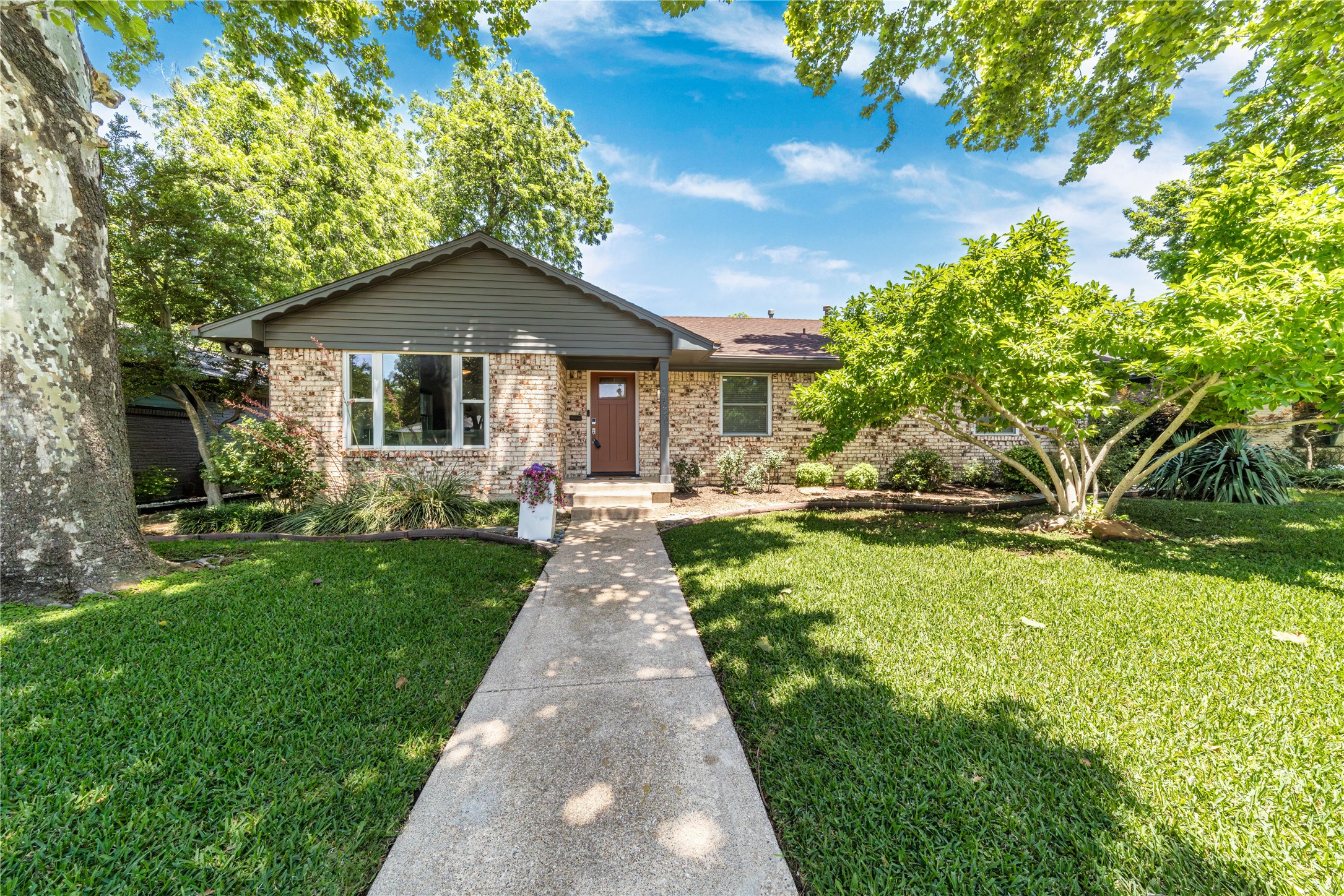8435 Suncrest Drive Dallas TX 75228