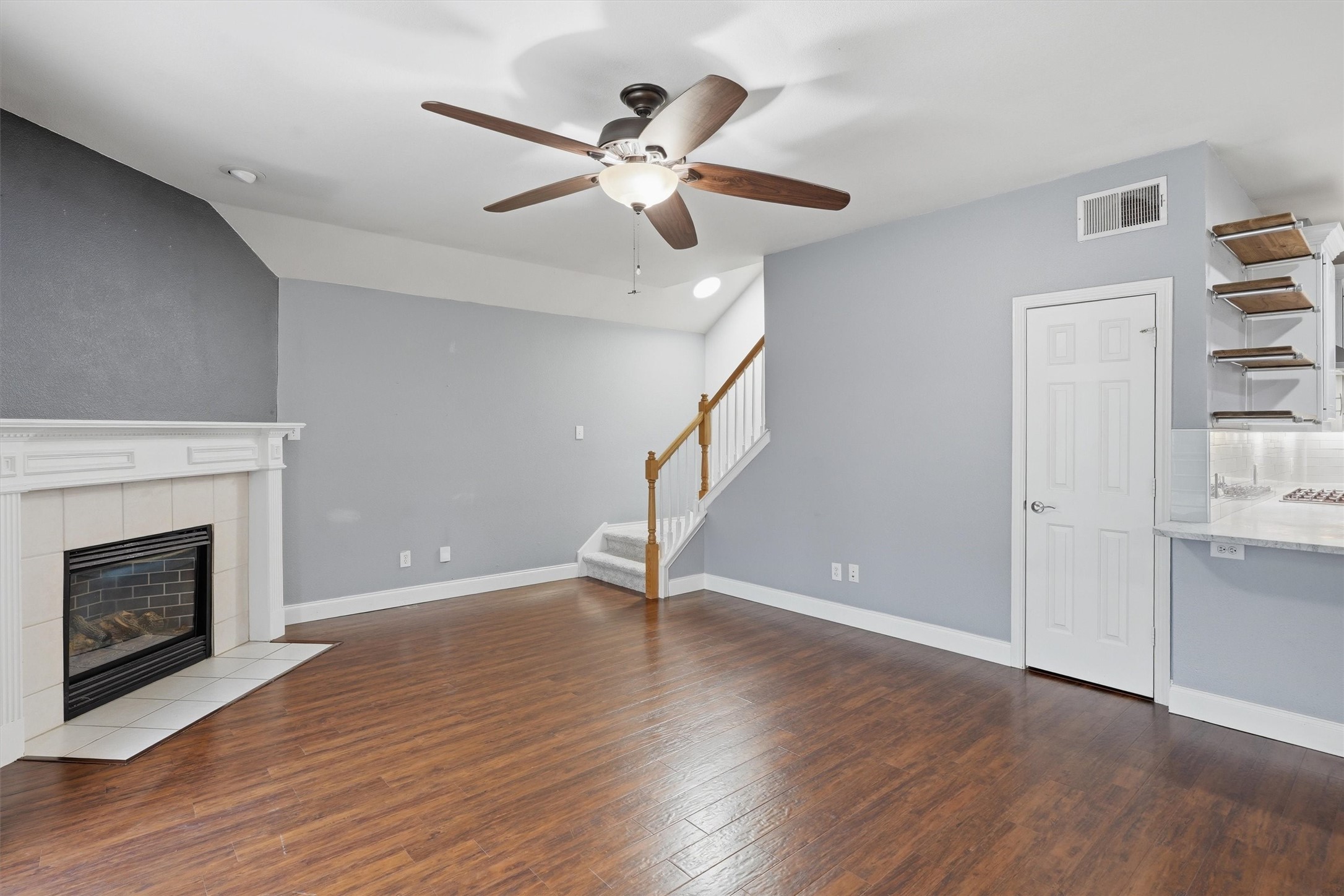6020 Fannin Drive Arlington TX 76001