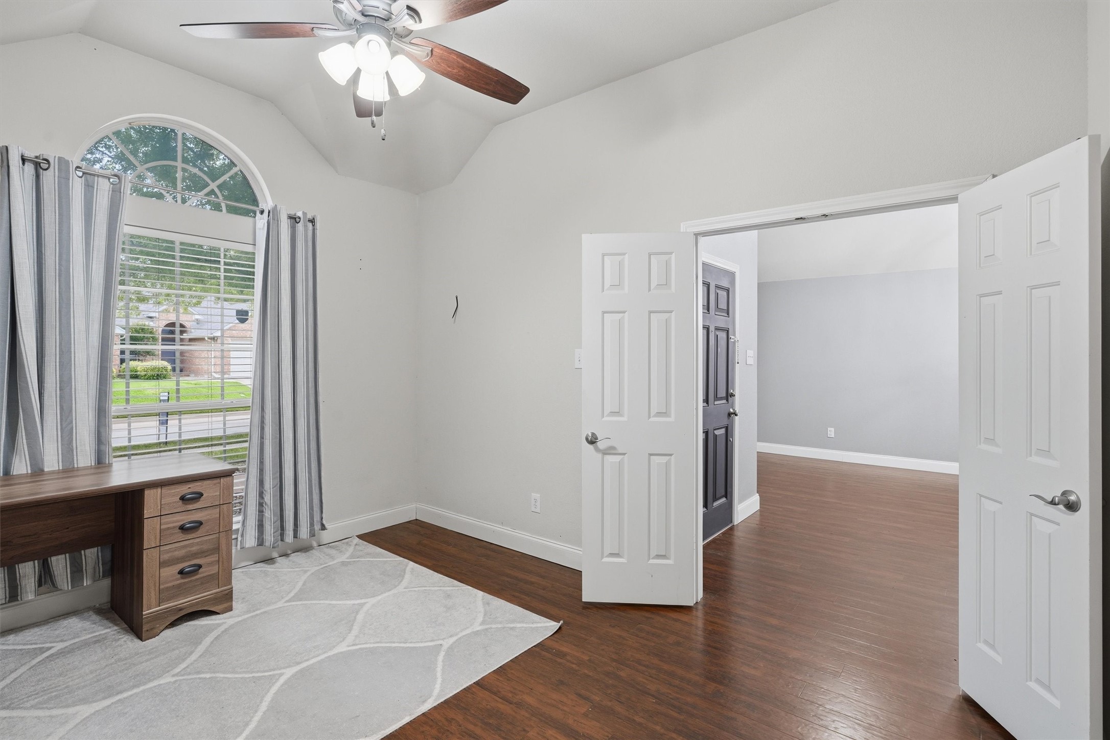 6020 Fannin Drive Arlington TX 76001