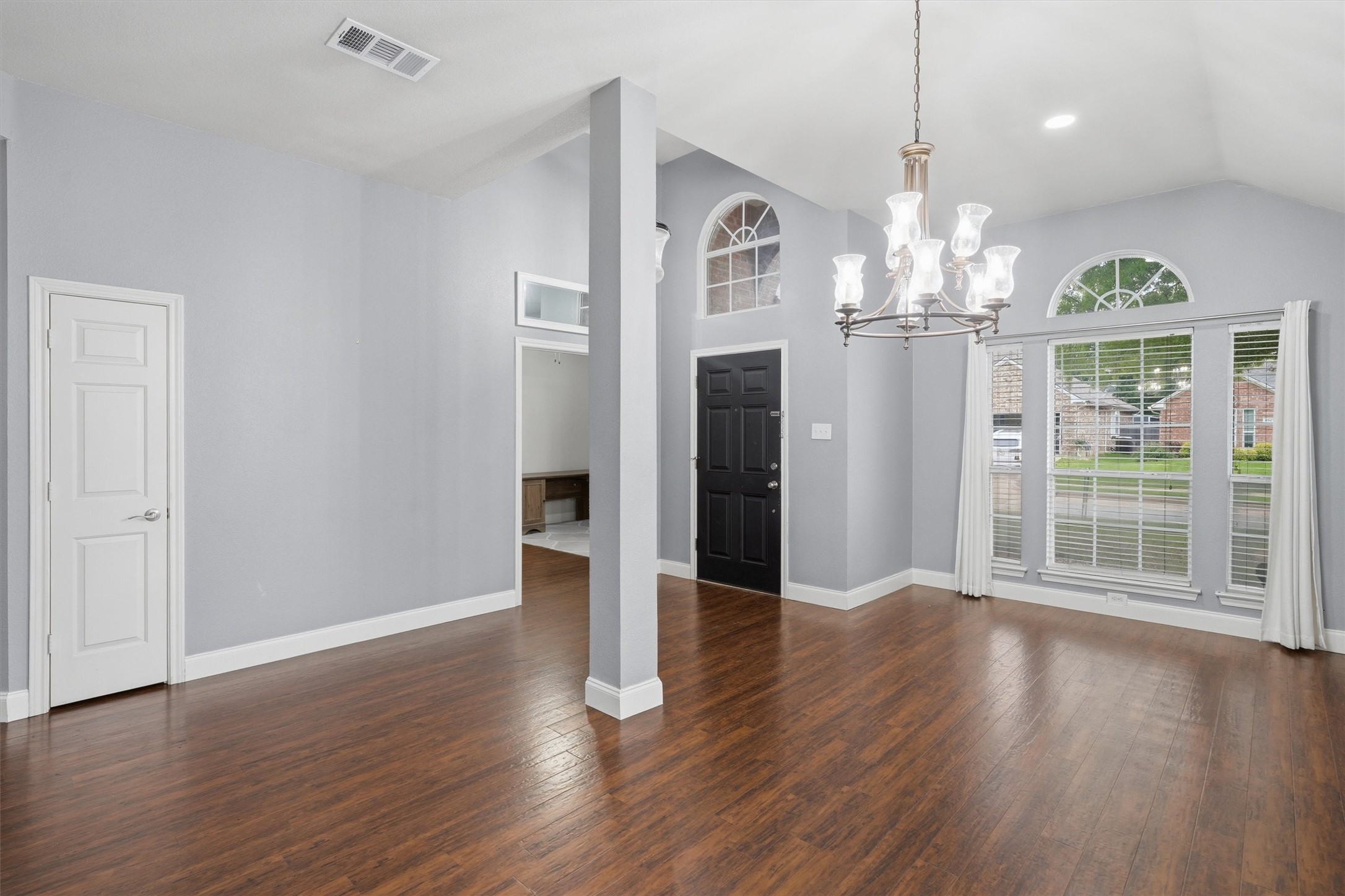 6020 Fannin Drive Arlington TX 76001