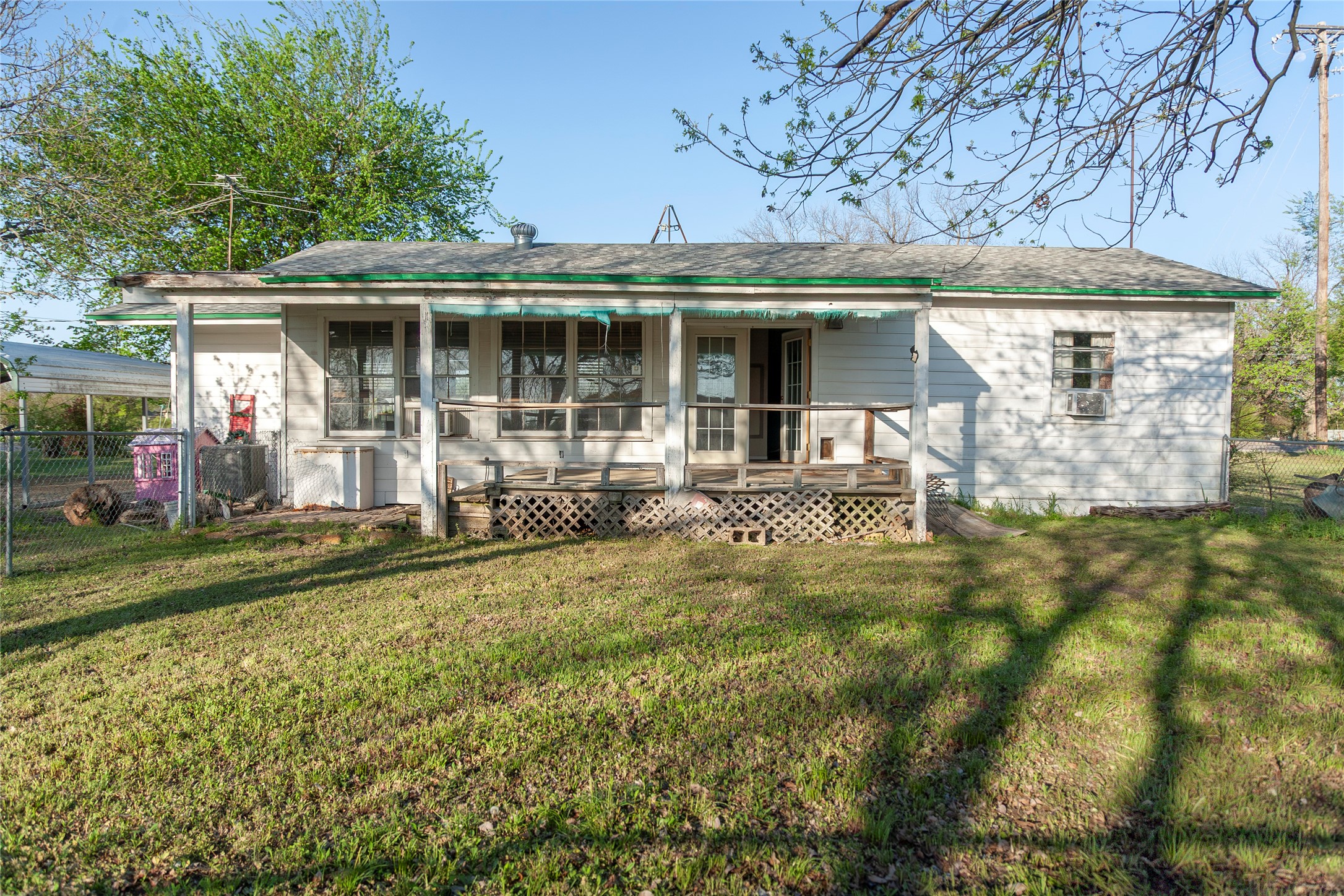 112 SE Front Street Bailey TX 75452