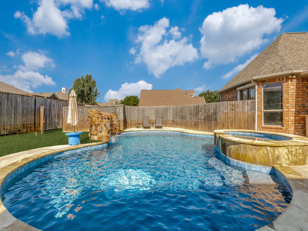 4304 Tree House Lane Corinth TX 76208