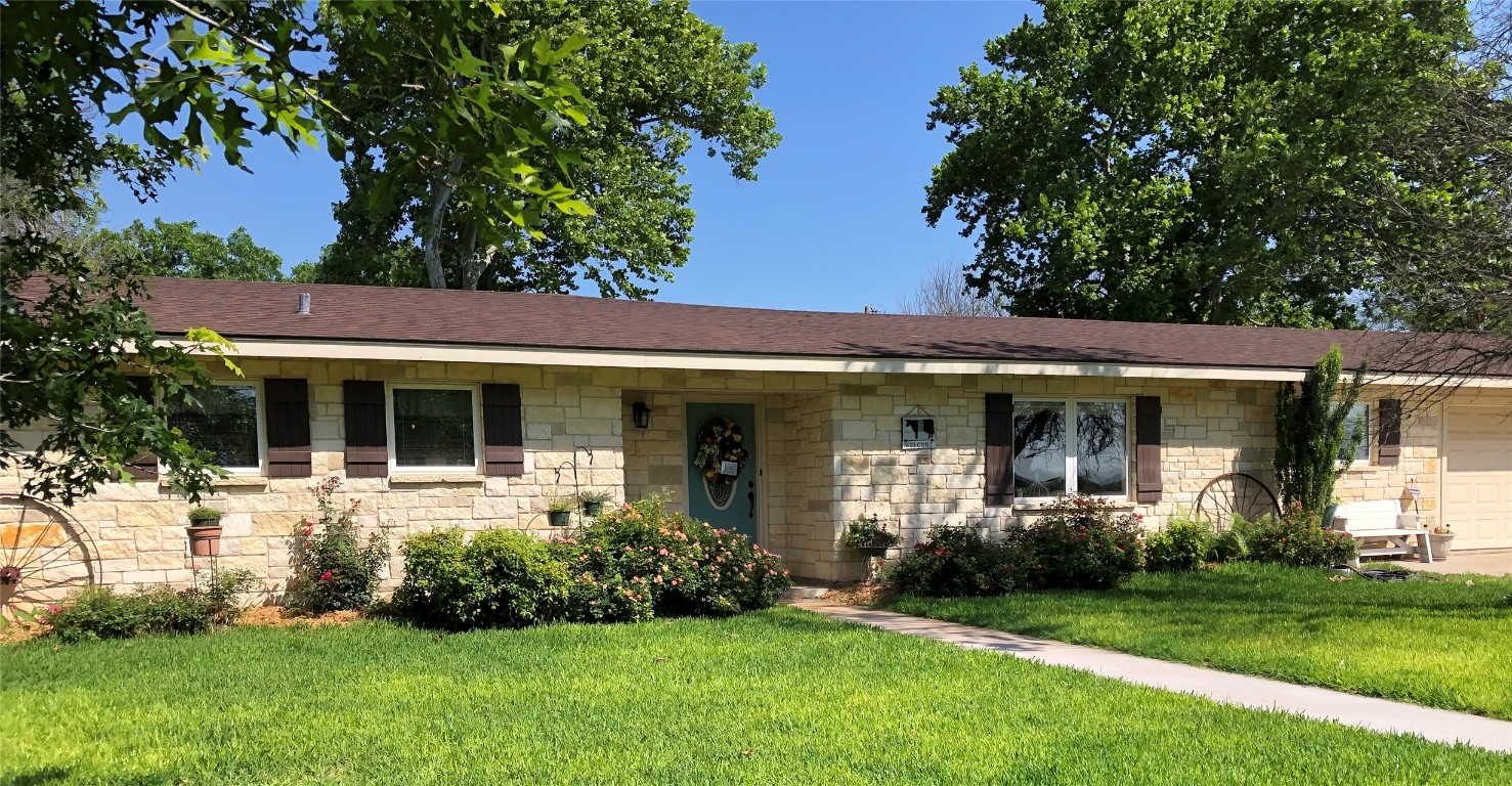 1220 Highway 590 Comanche TX 76442
