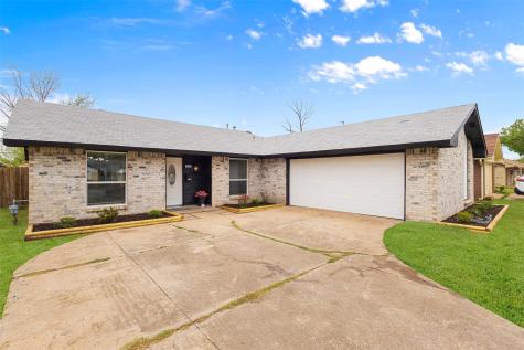 402 W Grenoble Drive Grand Prairie TX 75052