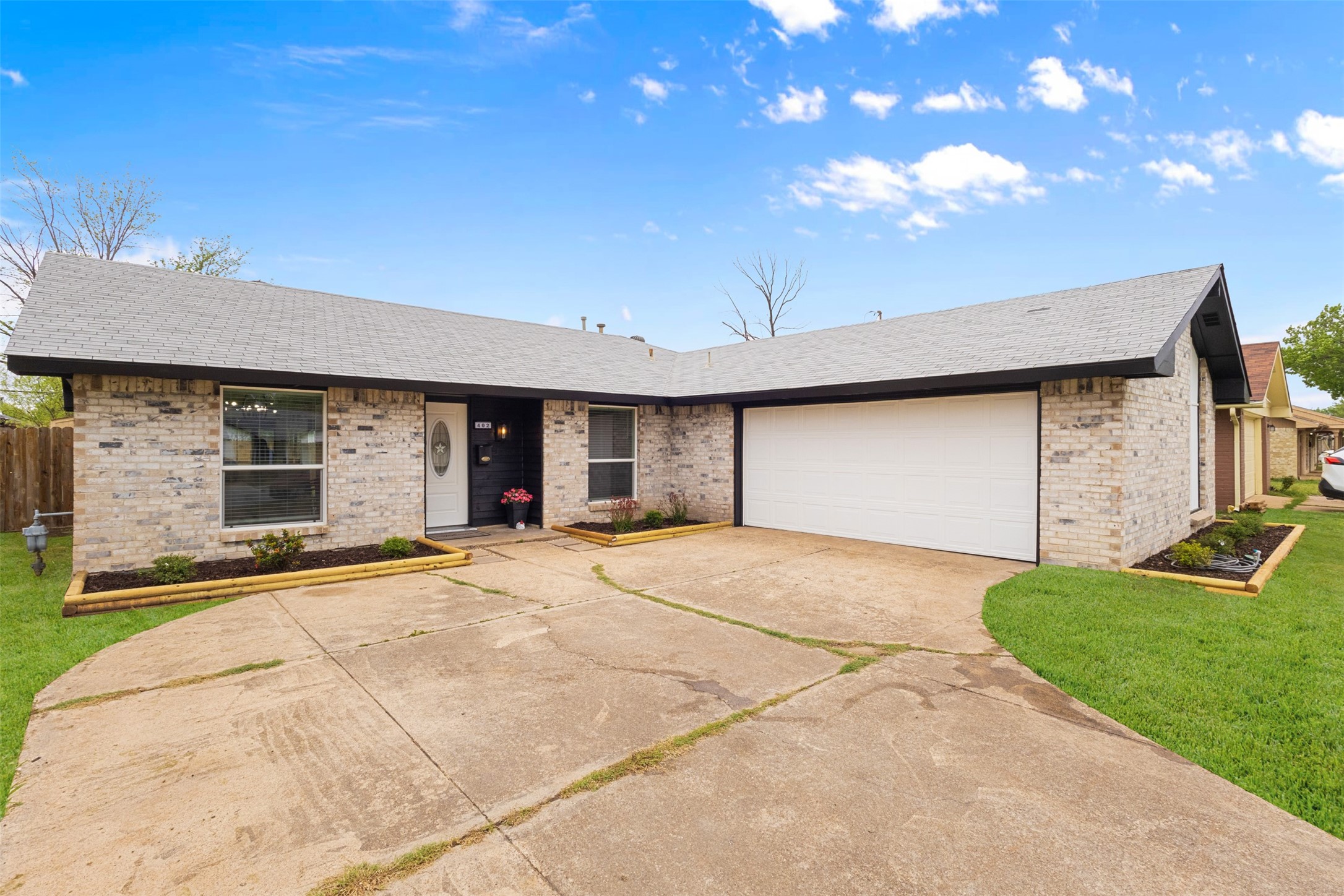 402 W Grenoble Drive Grand Prairie TX 75052