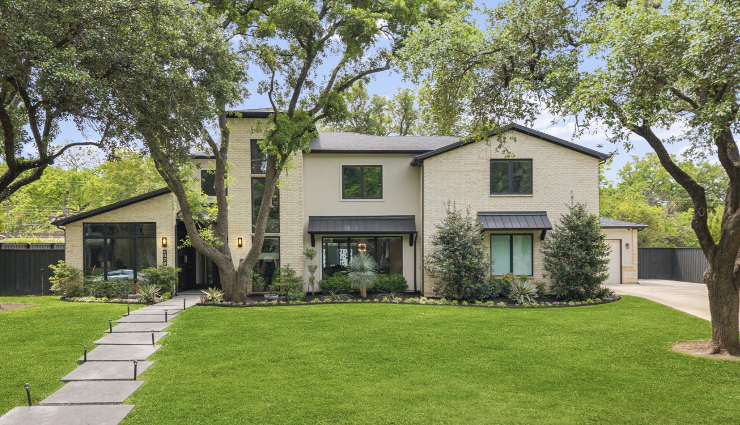 4028 Courtshire Drive Dallas TX 75229
