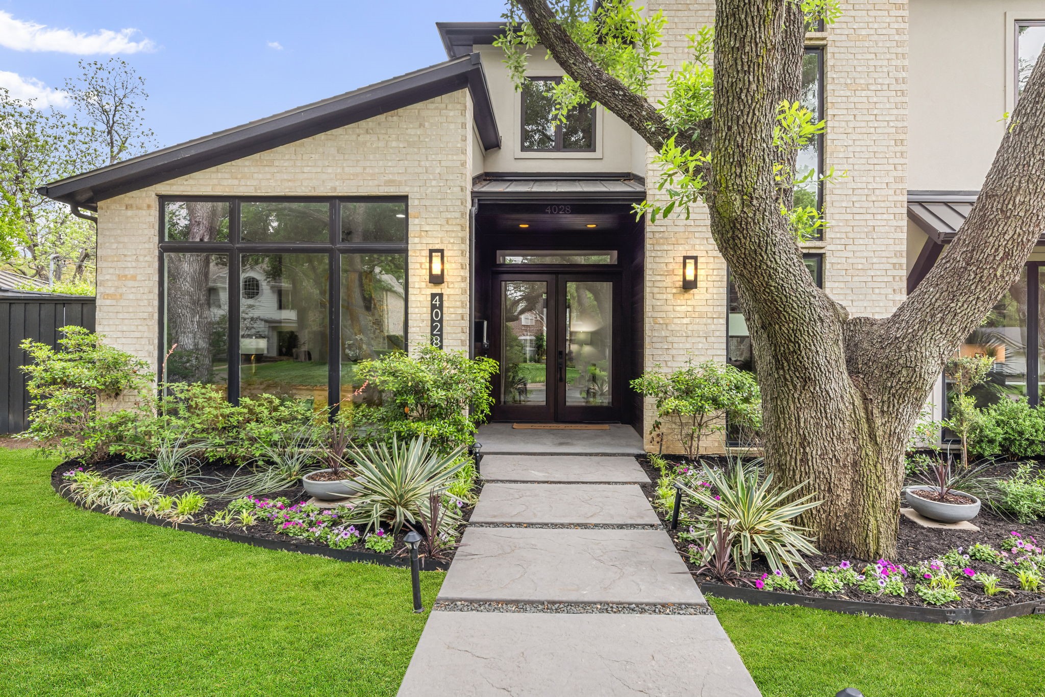 4028 Courtshire Drive Dallas TX 75229
