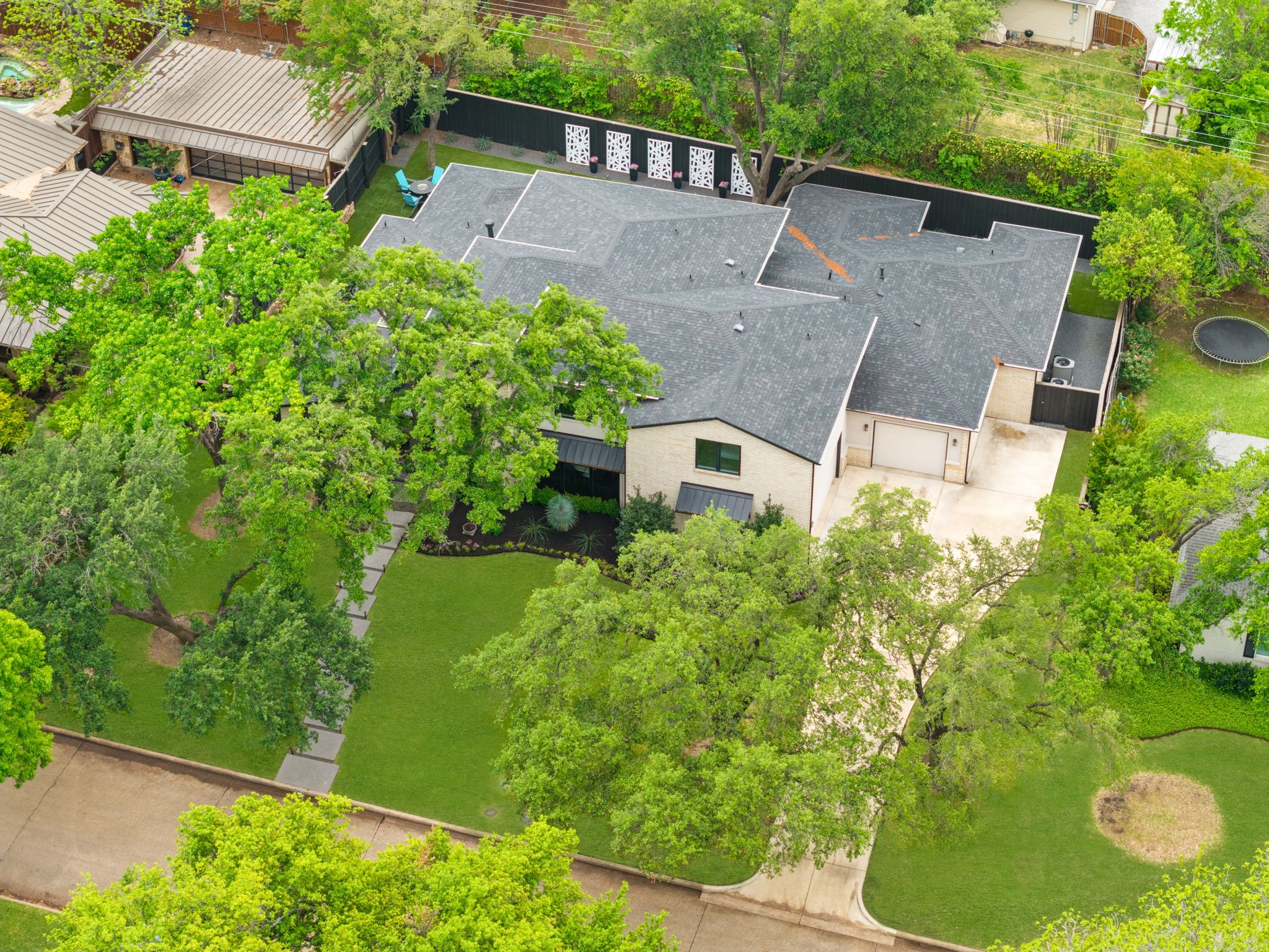 4028 Courtshire Drive Dallas TX 75229