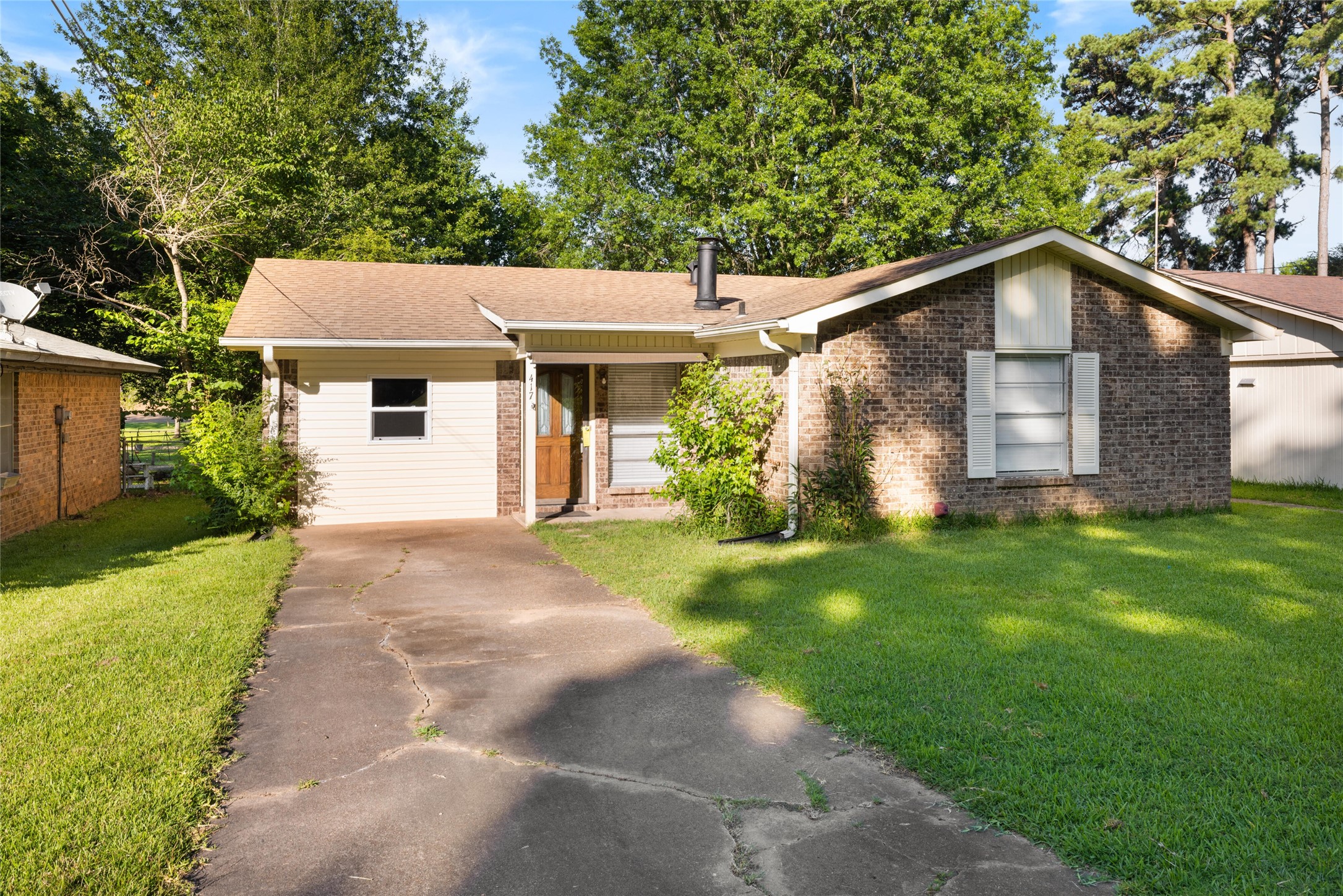 417 Carroll Avenue Wake Village TX 75501