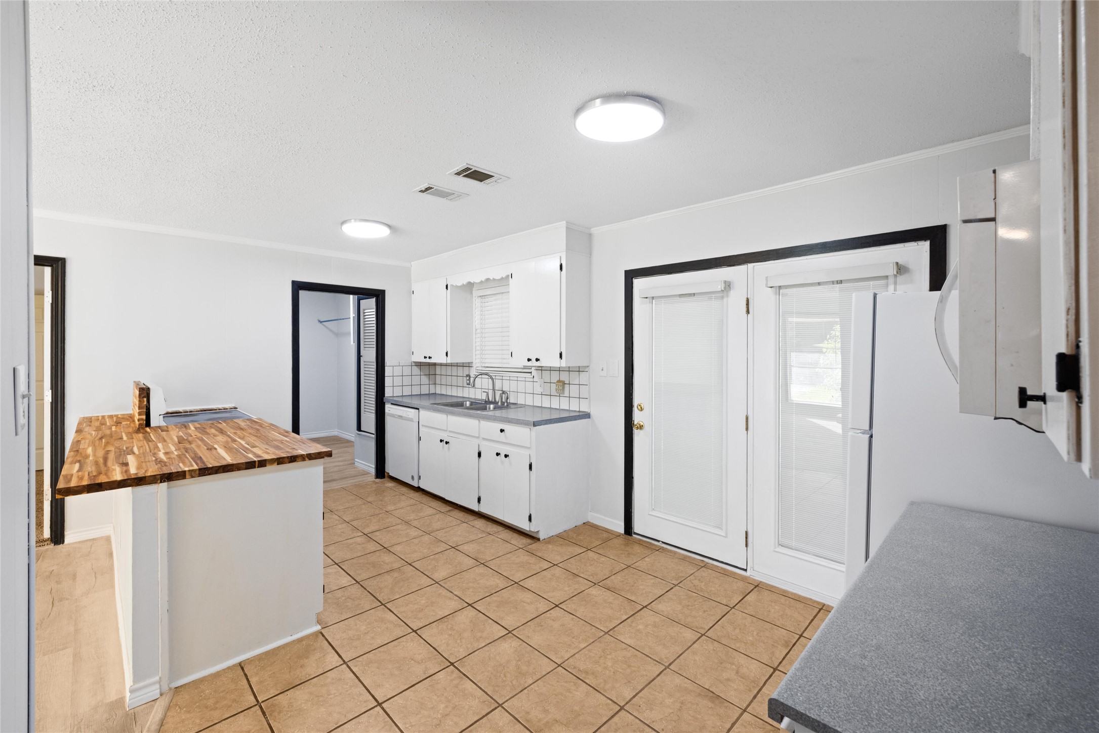 417 Carroll Avenue Wake Village TX 75501