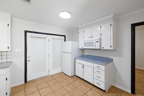 417 Carroll Avenue Wake Village TX 75501