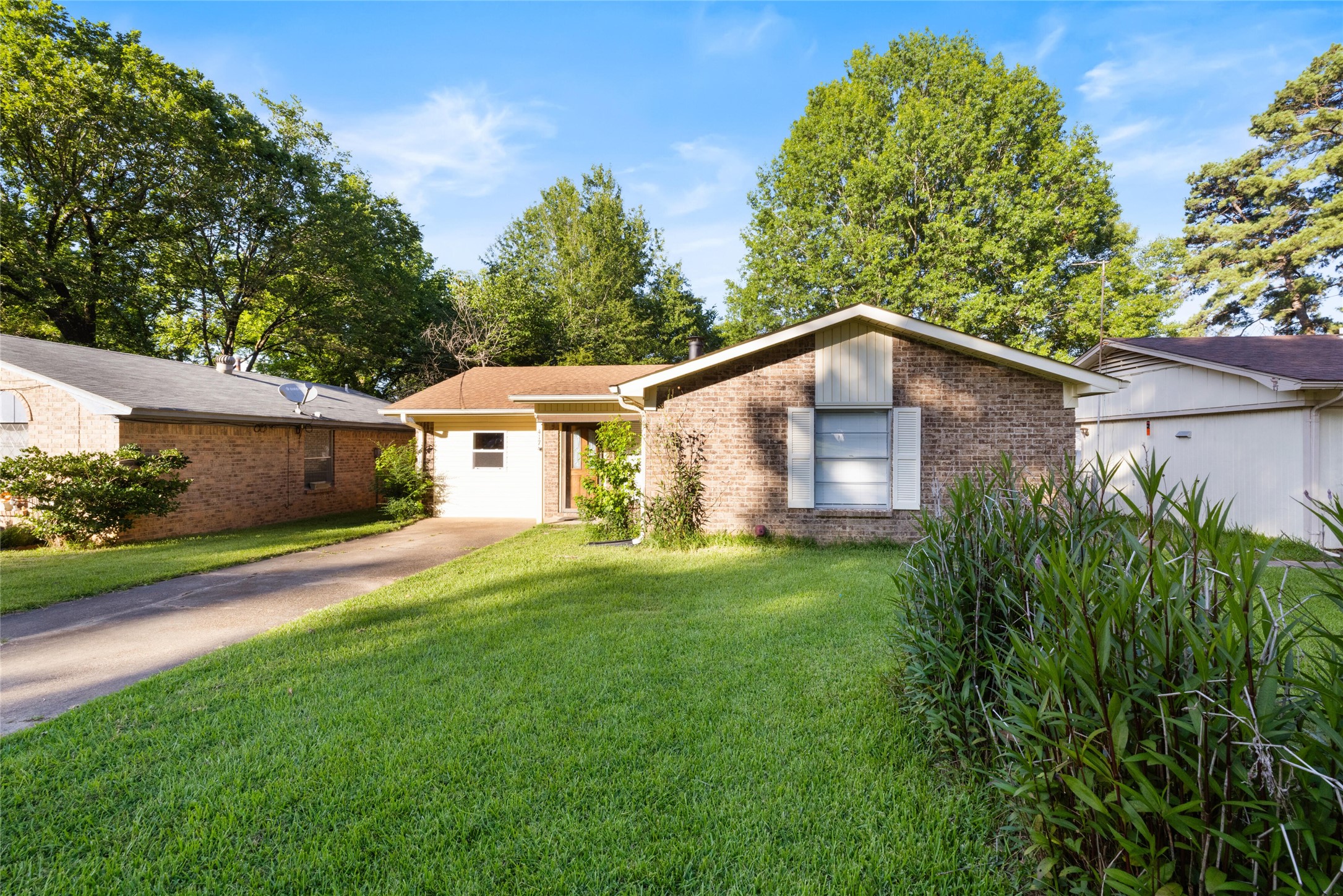 417 Carroll Avenue Wake Village TX 75501