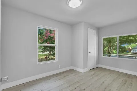 110 N Hillside Street Red Oak TX 75154